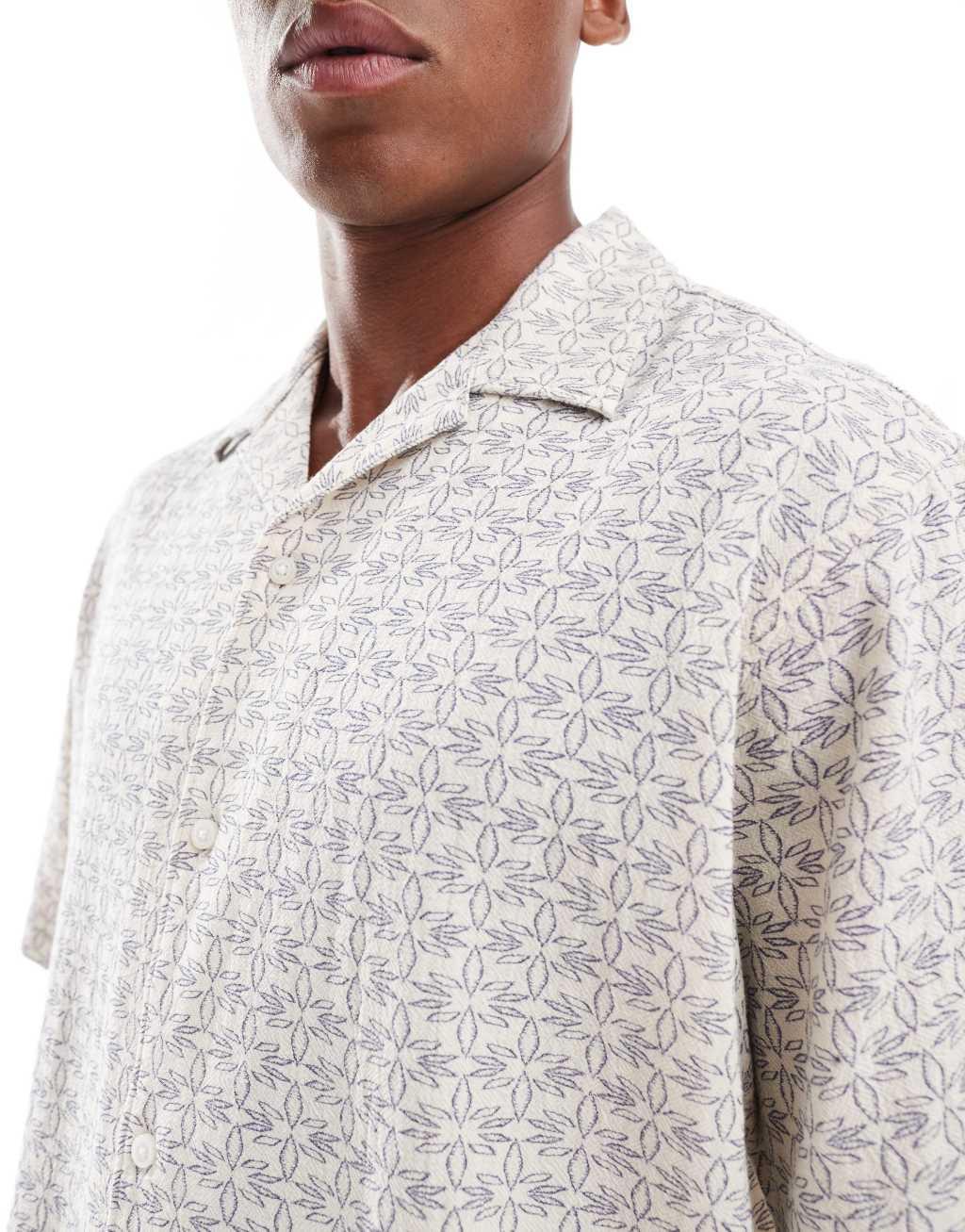 Selected Homme revere collar crinkle shirt with all over print in cream and navy Product Image