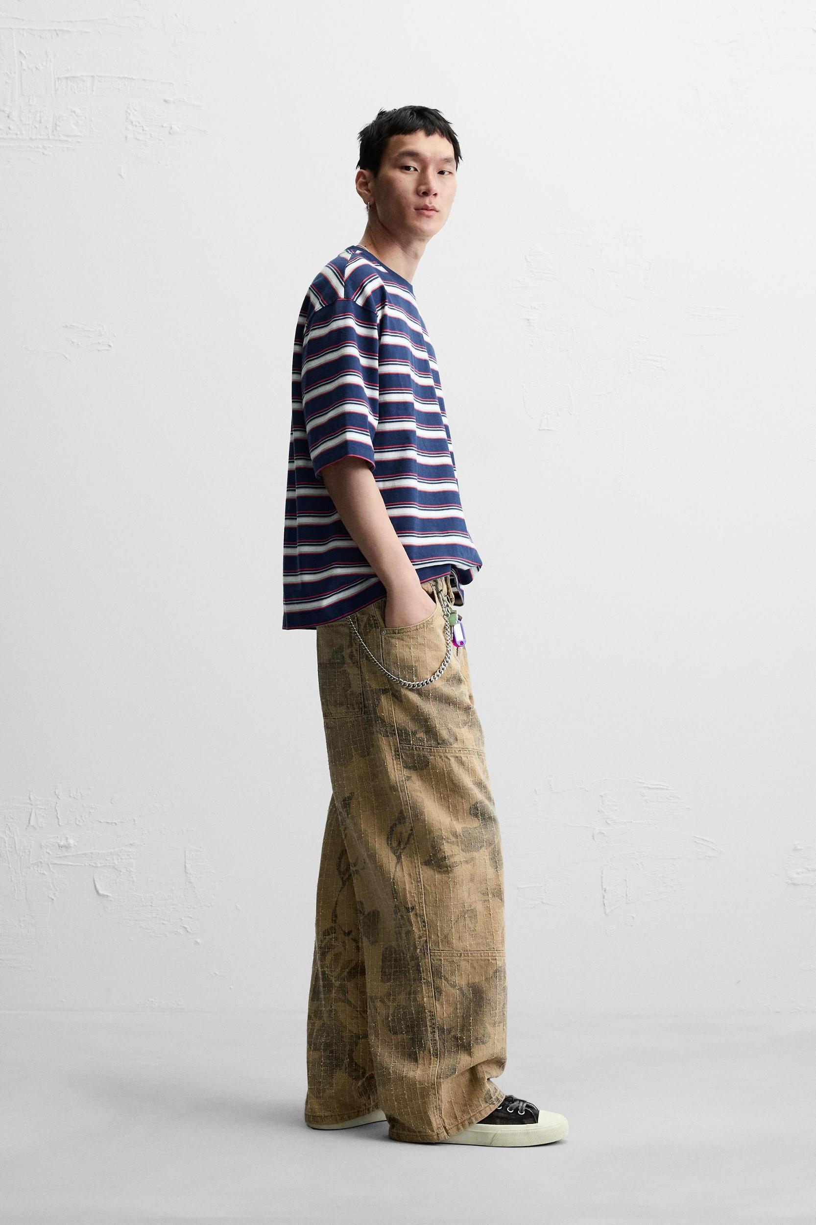 STRIPED T-SHIRT Product Image