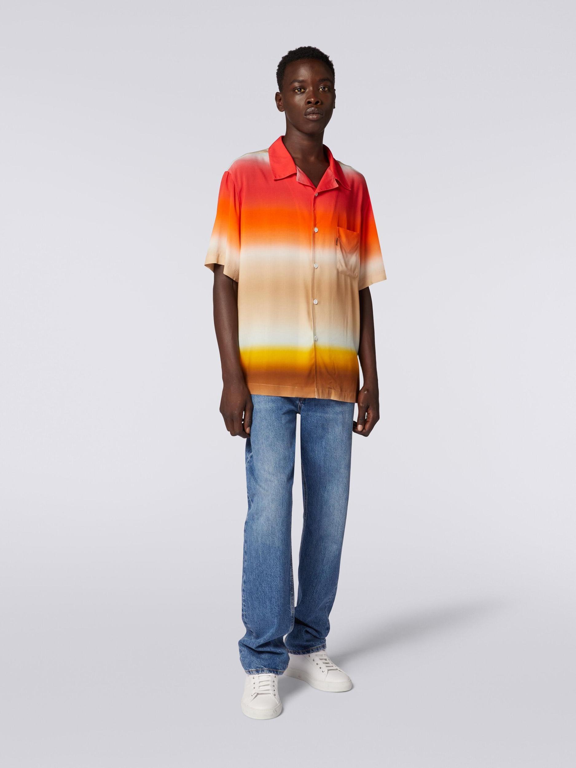 Short-sleeved shirt in dégradé viscose Product Image