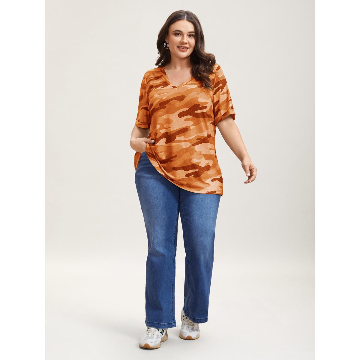 Plus Size Camouflage Print V-Neck Curvy T-Shirt Coral Women Elegant Roll Hem V-neck Everyday T-shirts BloomChic 26/4X Product Image