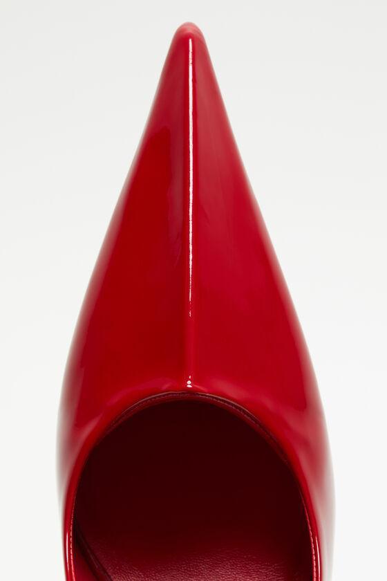 Leather heel pump Product Image