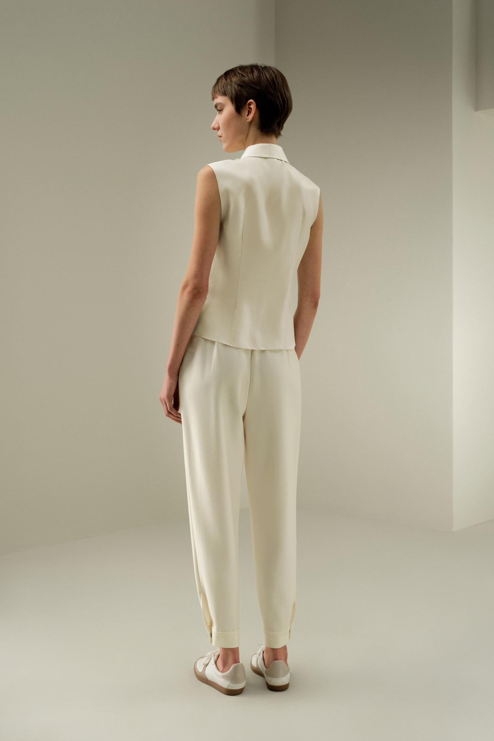 Sleeveless Full Zip Silk Vest Product Image