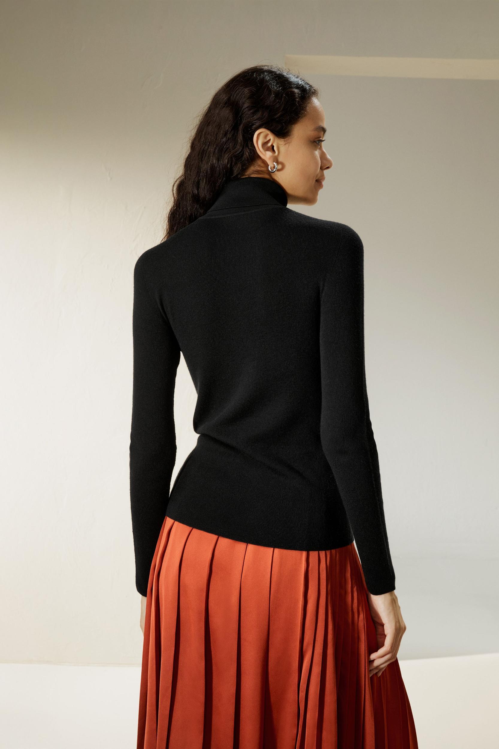 Seamless Silk-Cashmere Blend Turtleneck Sweater Product Image