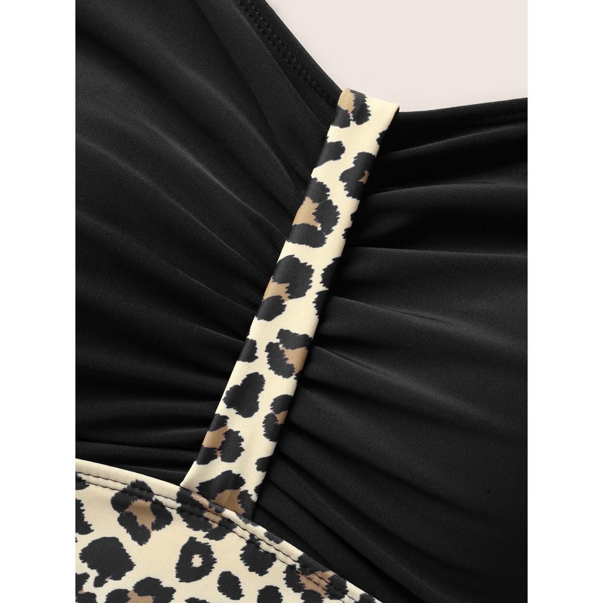 Plus Size Heart Neckline Leopard Print Patchwork Ruched Swim Top Women's Swimwear Black Beach Tucked seam High stretch Skinny Heart neckline Curve Swim Tops BloomChic 14-16/1X Product Image
