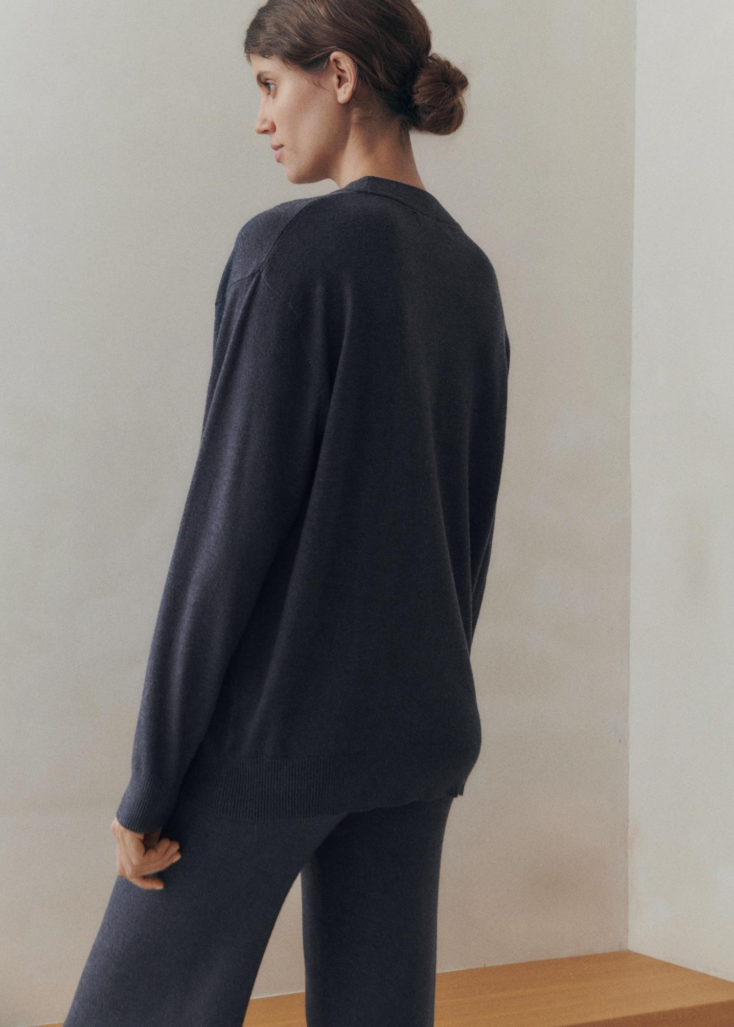 Round-neck knitted sweater - Women | MANGO USA Product Image