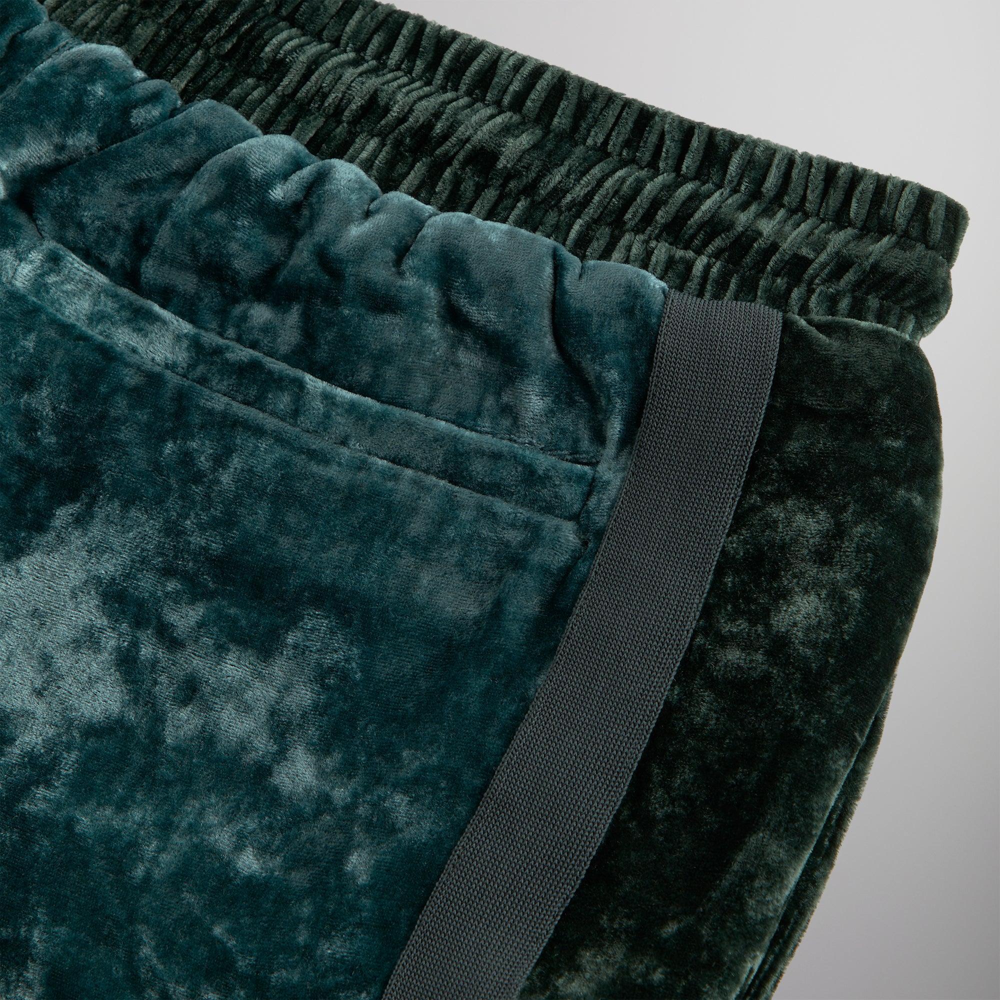 &Kin Crushed Velvet Keon Short - Algae Male Product Image