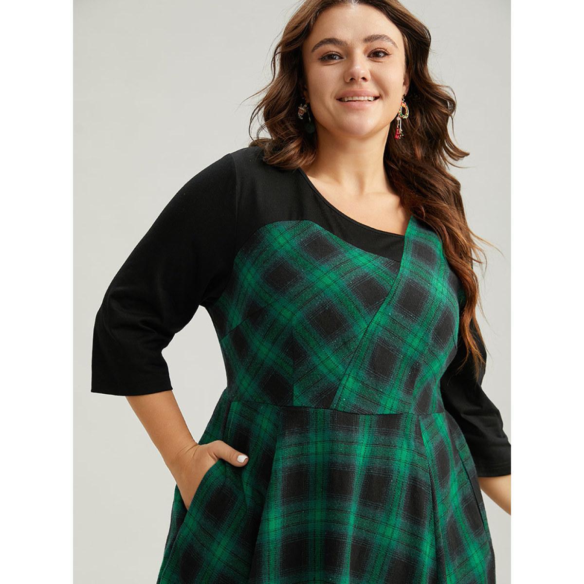 Plus Size Christmas Plaid Asymmetrical Patchwork Hanky Hem Dress DarkGreen Women Casual Patchwork Asymmetrical Neck Elbow-length sleeve Curvy Midi Dress BloomChic 14-16/1X Product Image