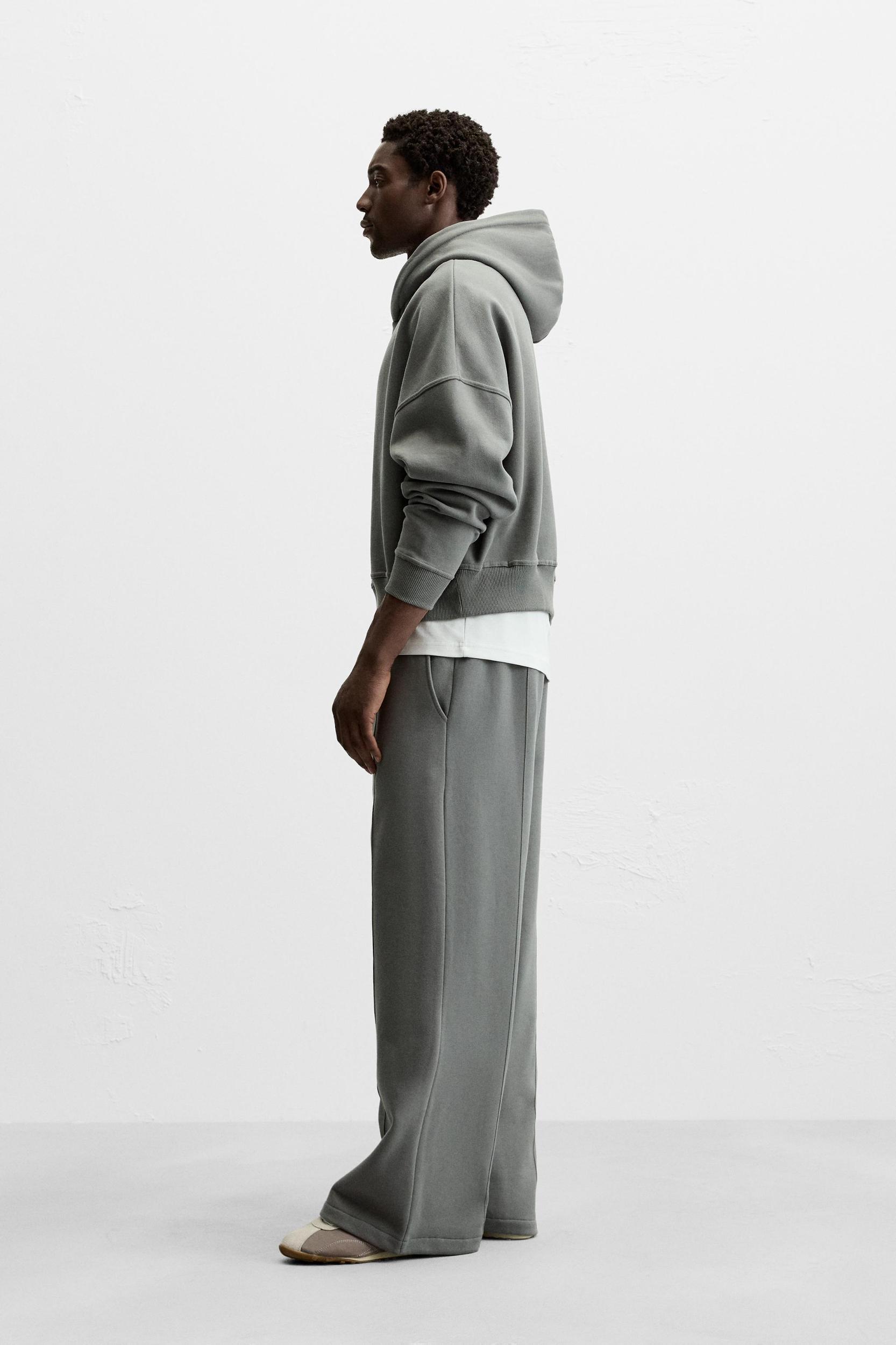 BOXY FIT PATCH SWEATSHIRT Product Image