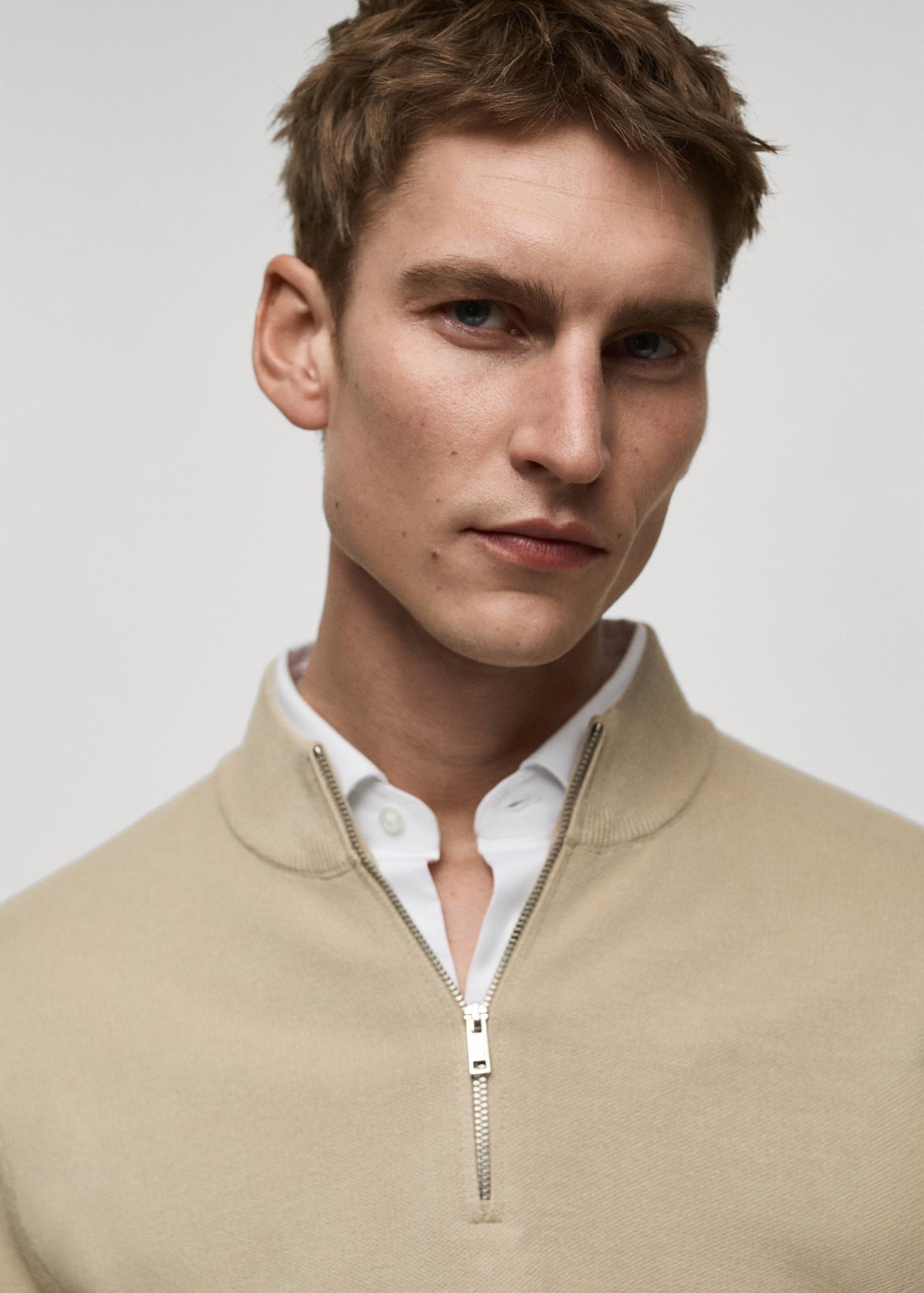 Perkins-neck sweater with zipper - Men | MANGO USA Product Image