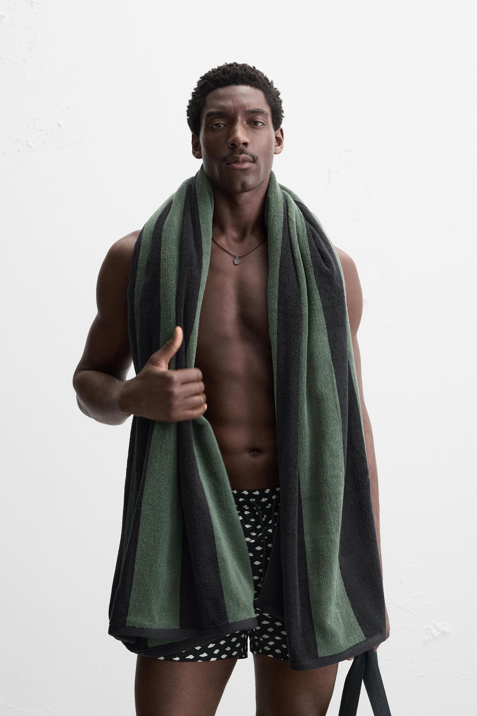STRIPED BEACH TOWEL Product Image