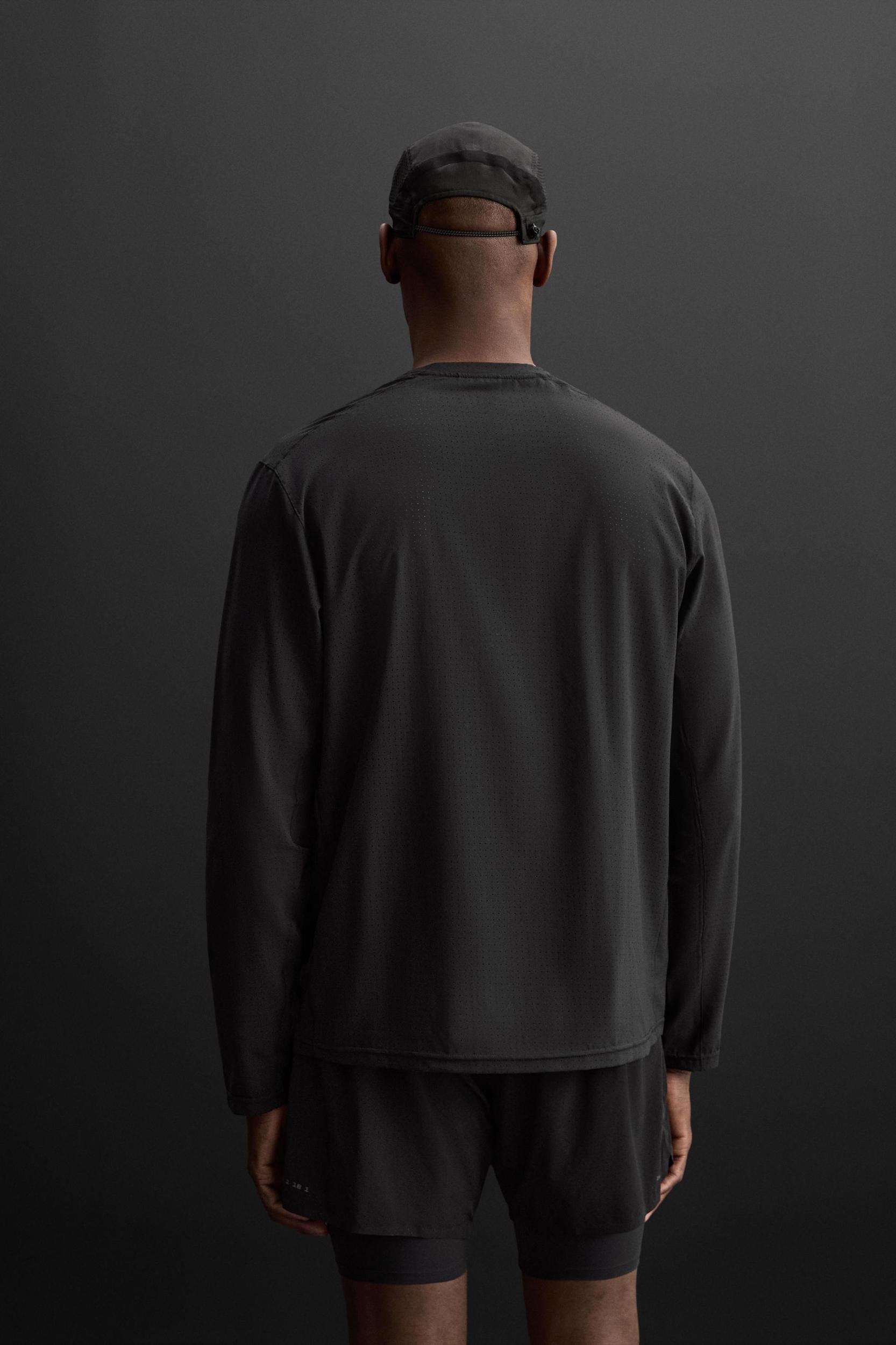 LONG SLEEVE PERFORATED T-SHIRT Product Image