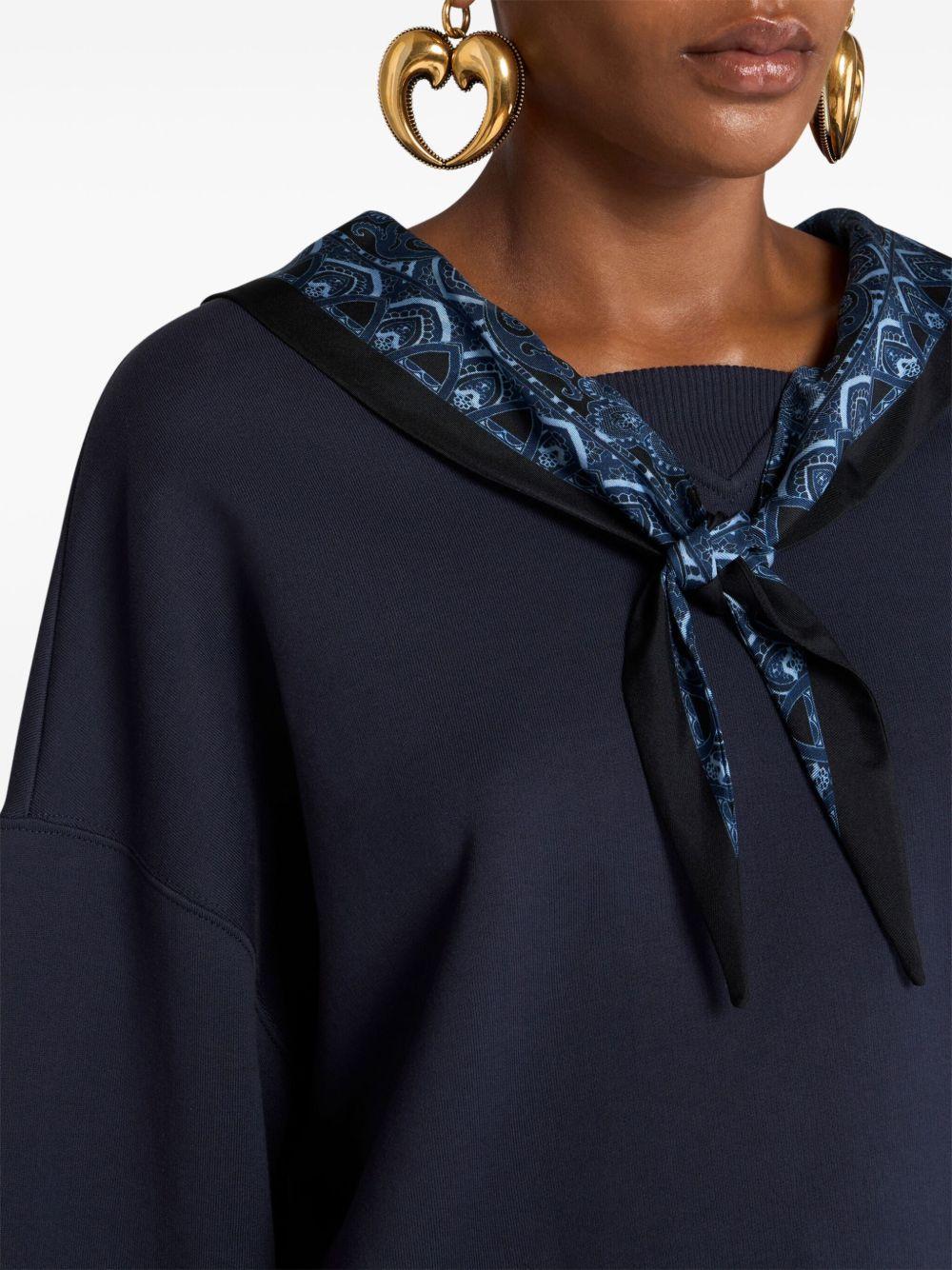 scarf sweatshirt Product Image