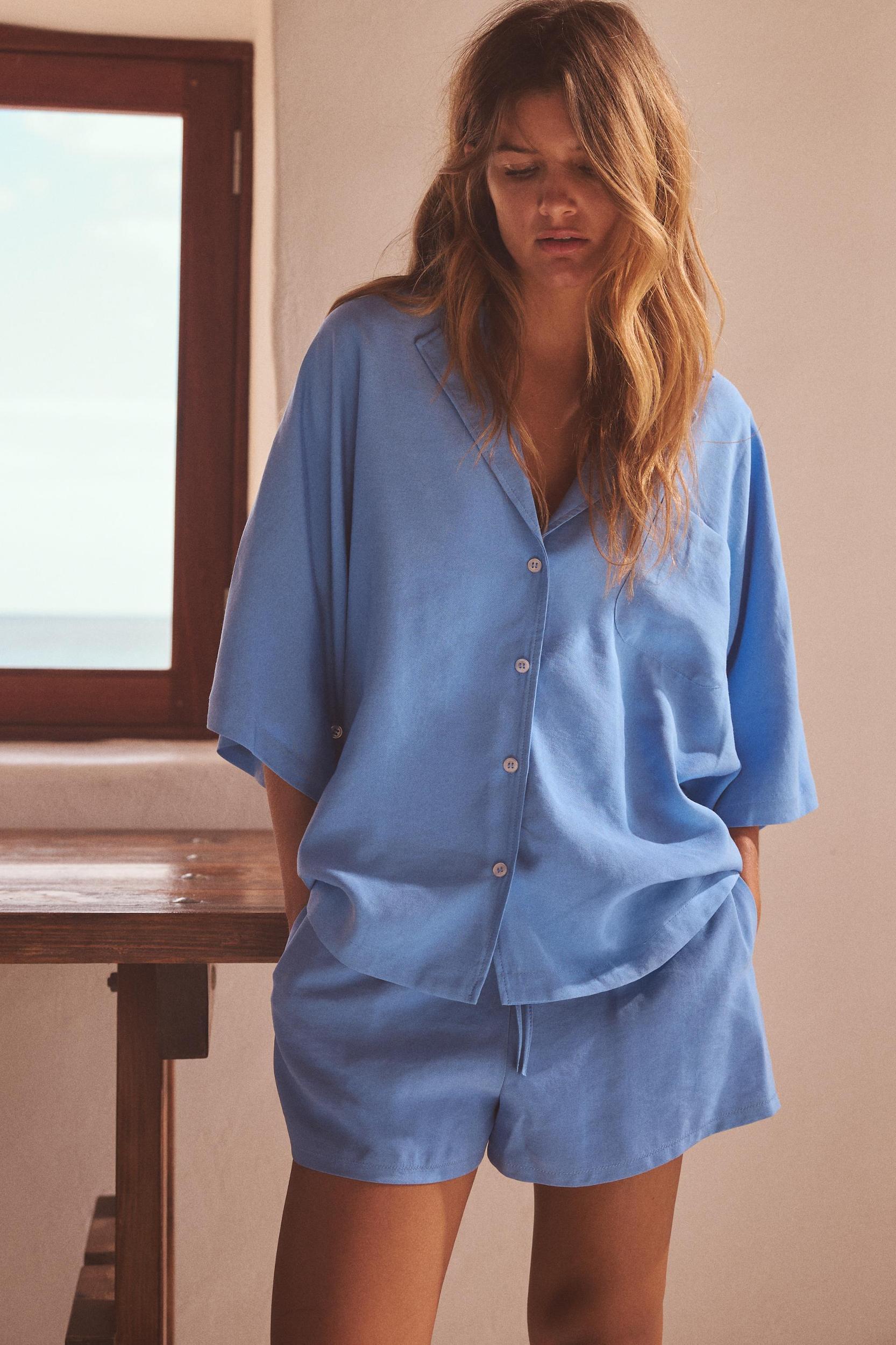 FLOWY OVERSIZED SHIRT Product Image