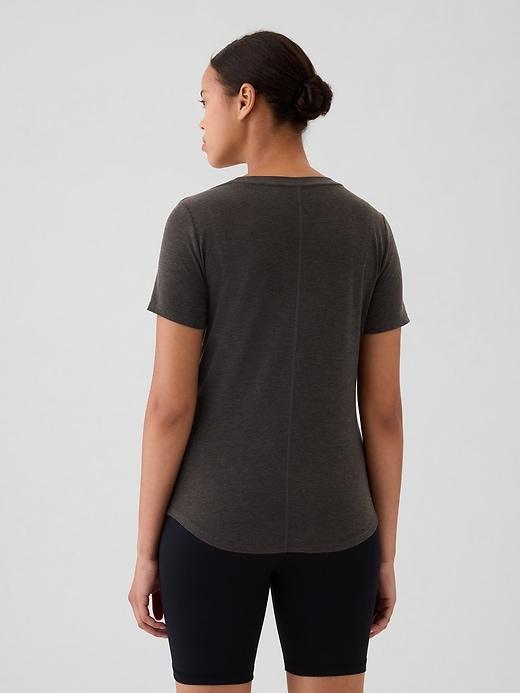 GapFit Breathe T-Shirt Product Image