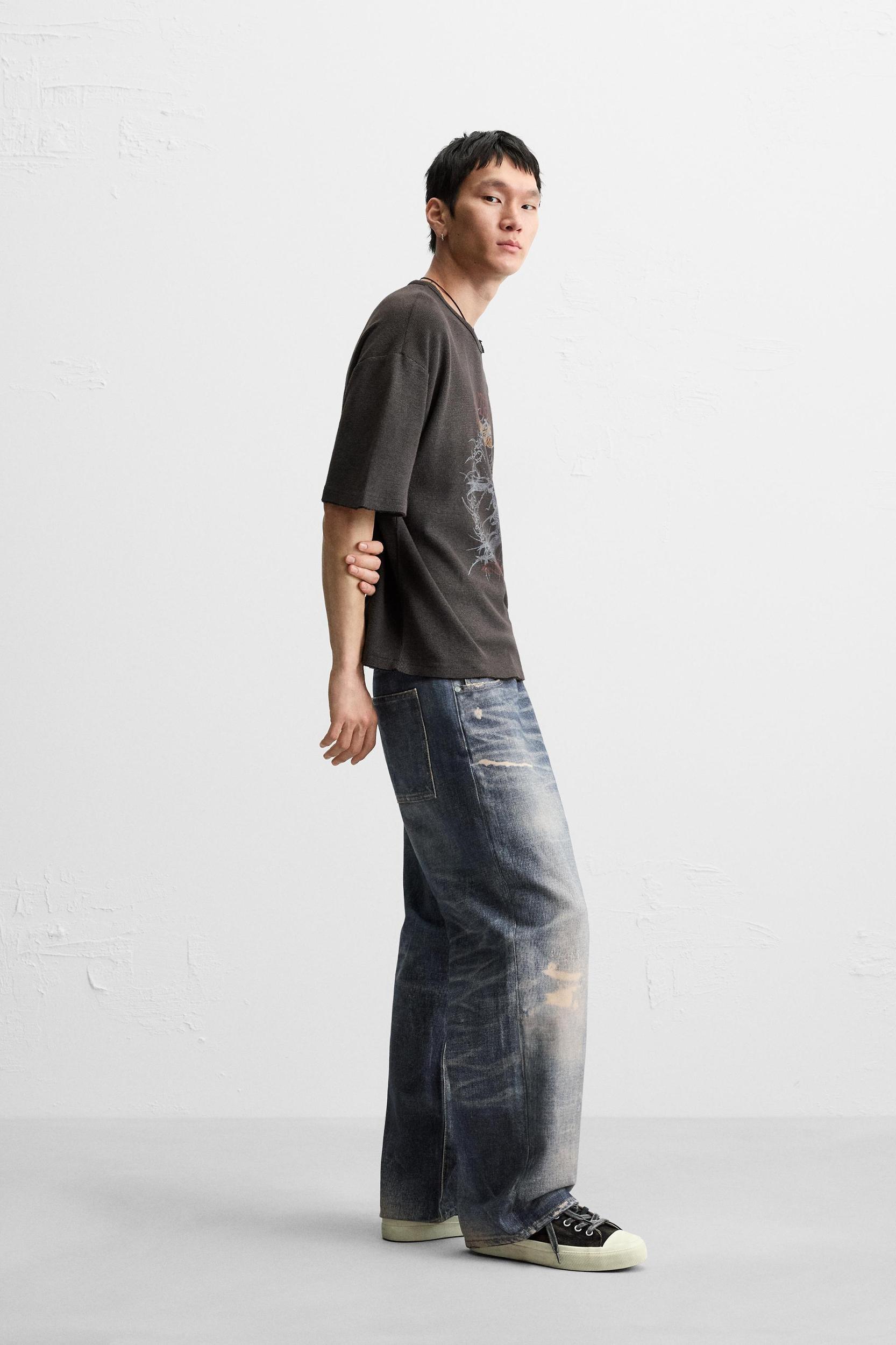 SPRAY PRINT KNIT T-SHIRT Product Image