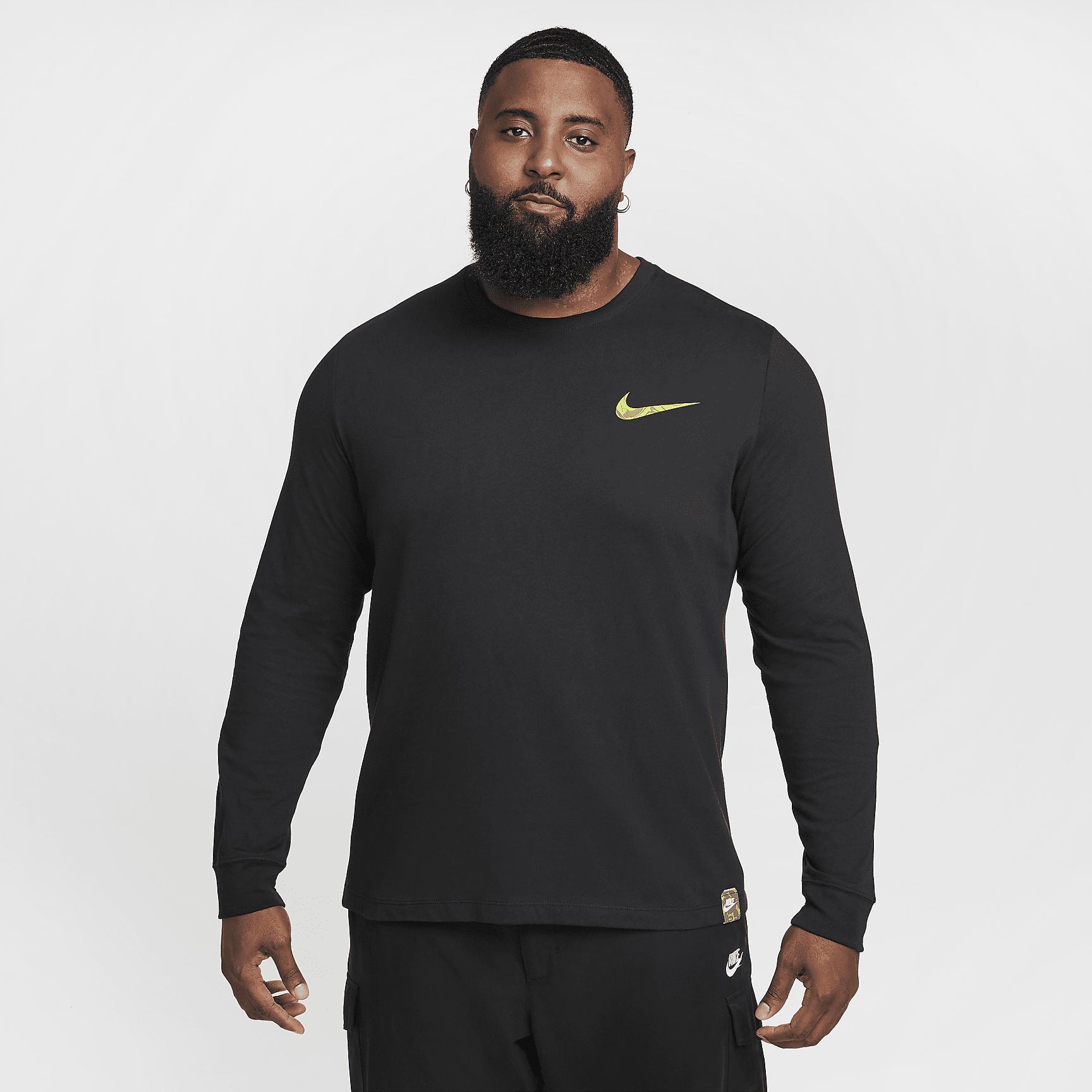 Nike Sportswear Club Long-Sleeve T-Shirt Product Image