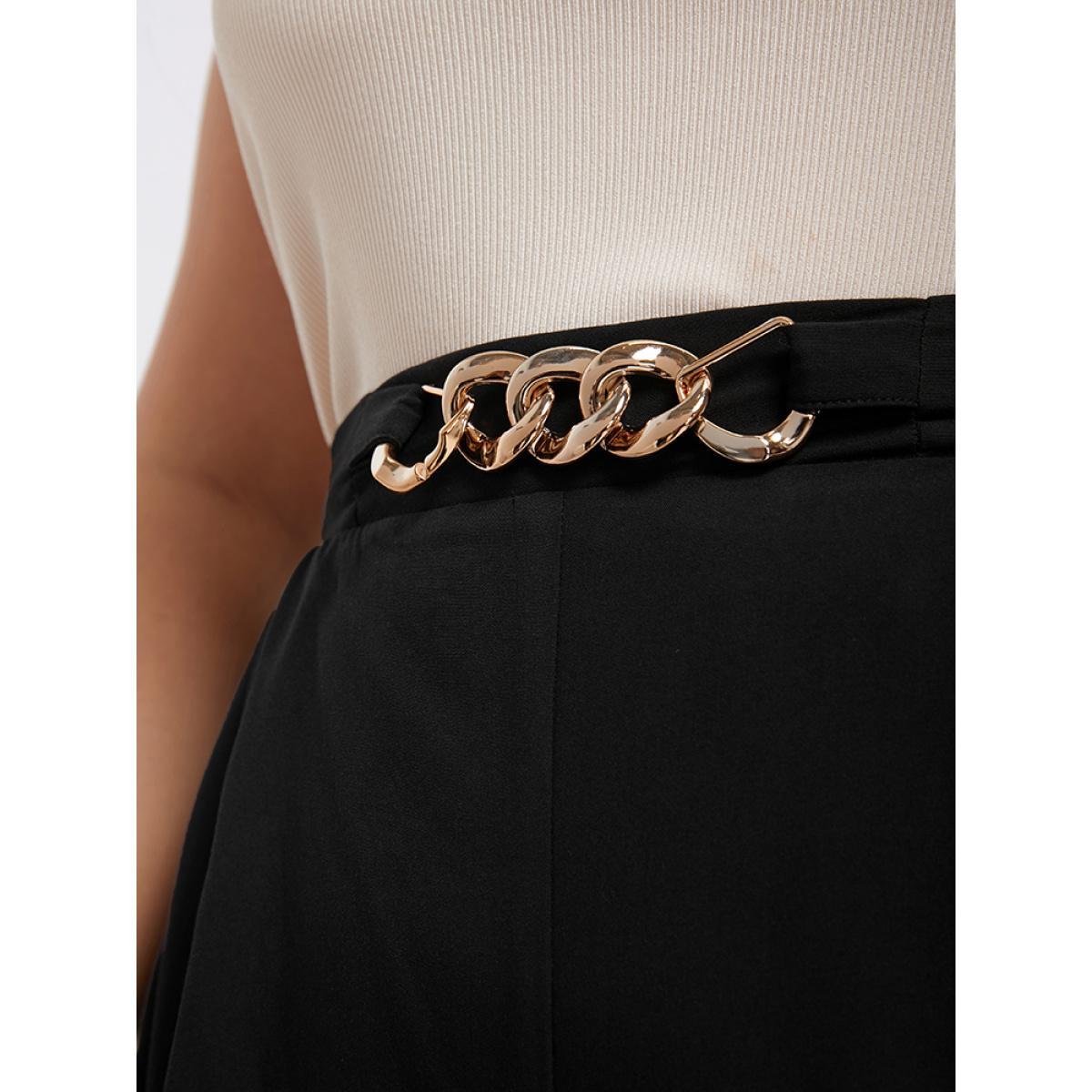 Plus Size Solid Chain Detail Side Pocket Shorts Women Black Office Plain Work Shorts BloomChic 18-20/2X Product Image