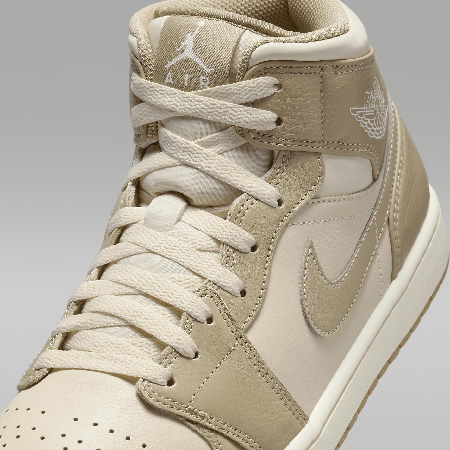 Air Jordan 1 Mid Men's Shoes Product Image