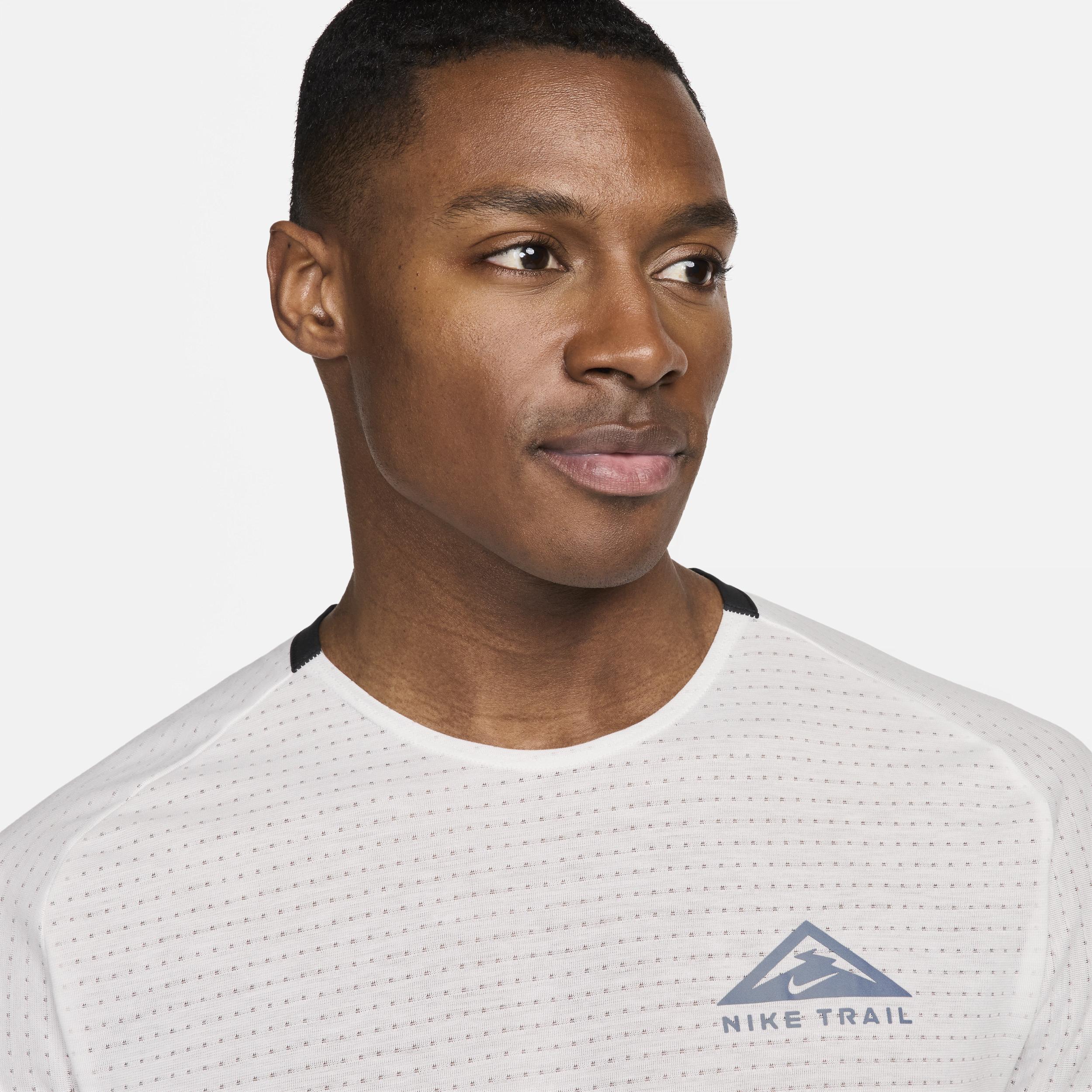 Nike Men's Trail Solar Chase Dri-FIT Short-Sleeve Running Top Product Image