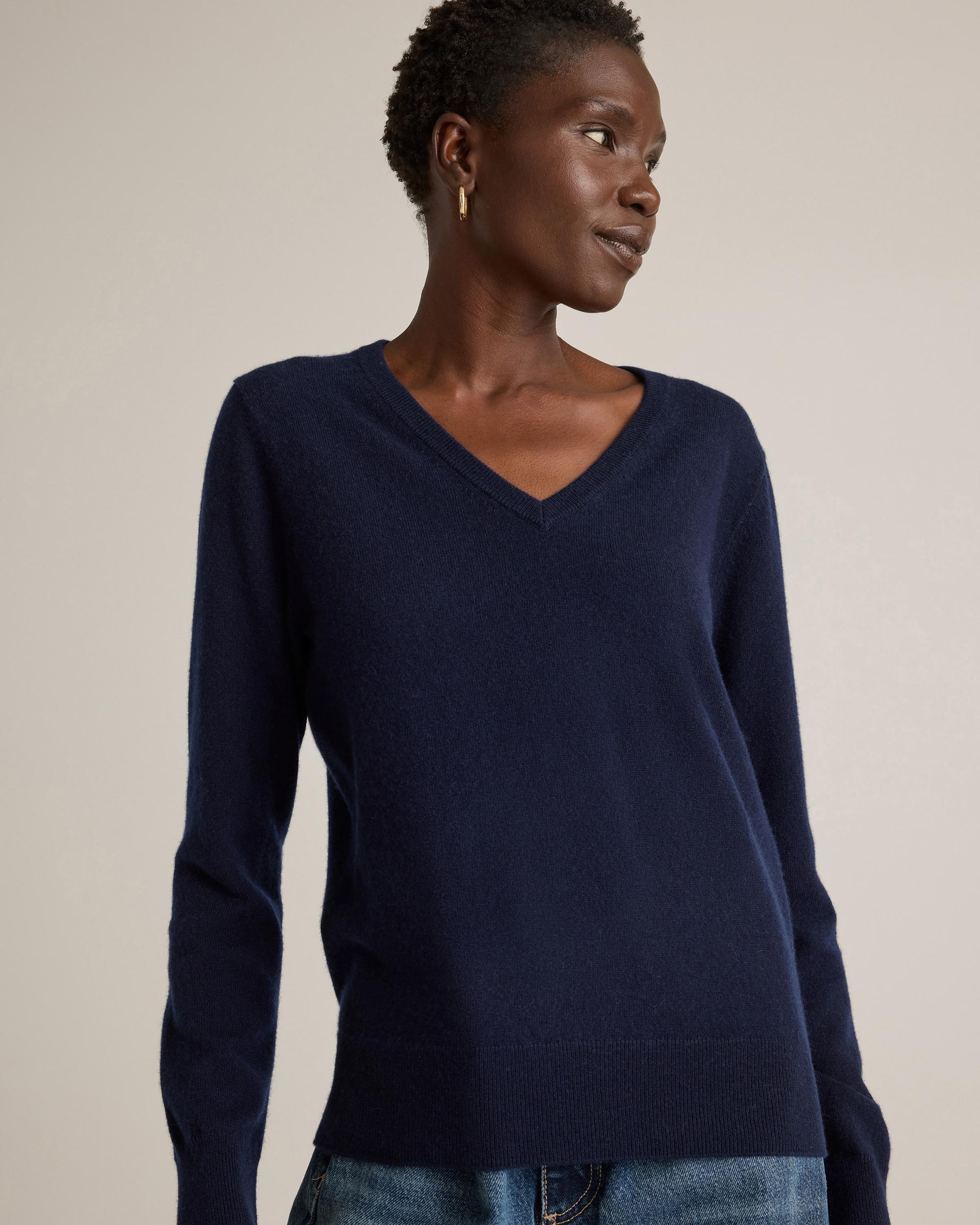 Quince | Women's Mongolian Cashmere V-Neck Sweater Size XL Product Image