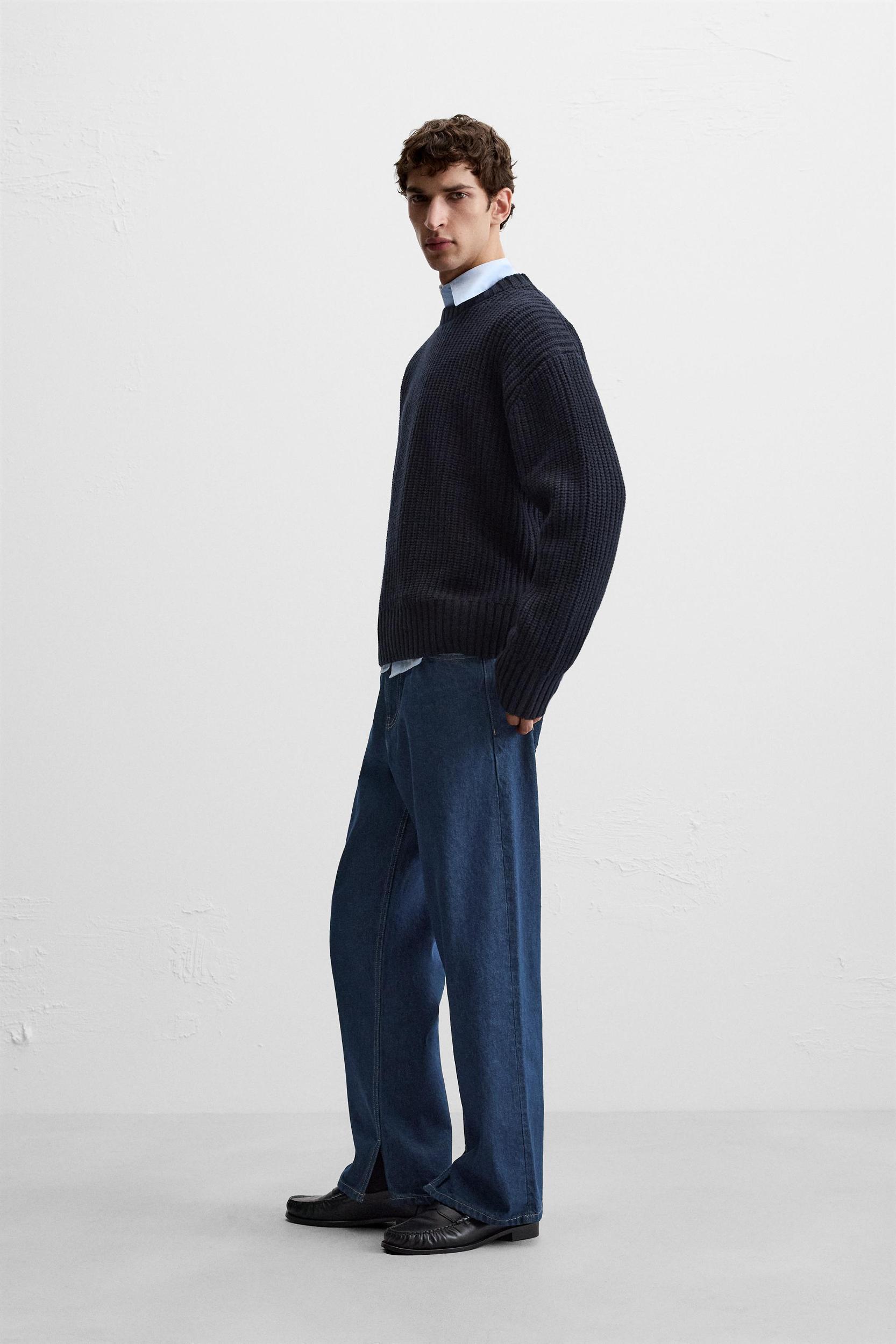 STRAIGHT FIT JEANS WITH SLITS Product Image
