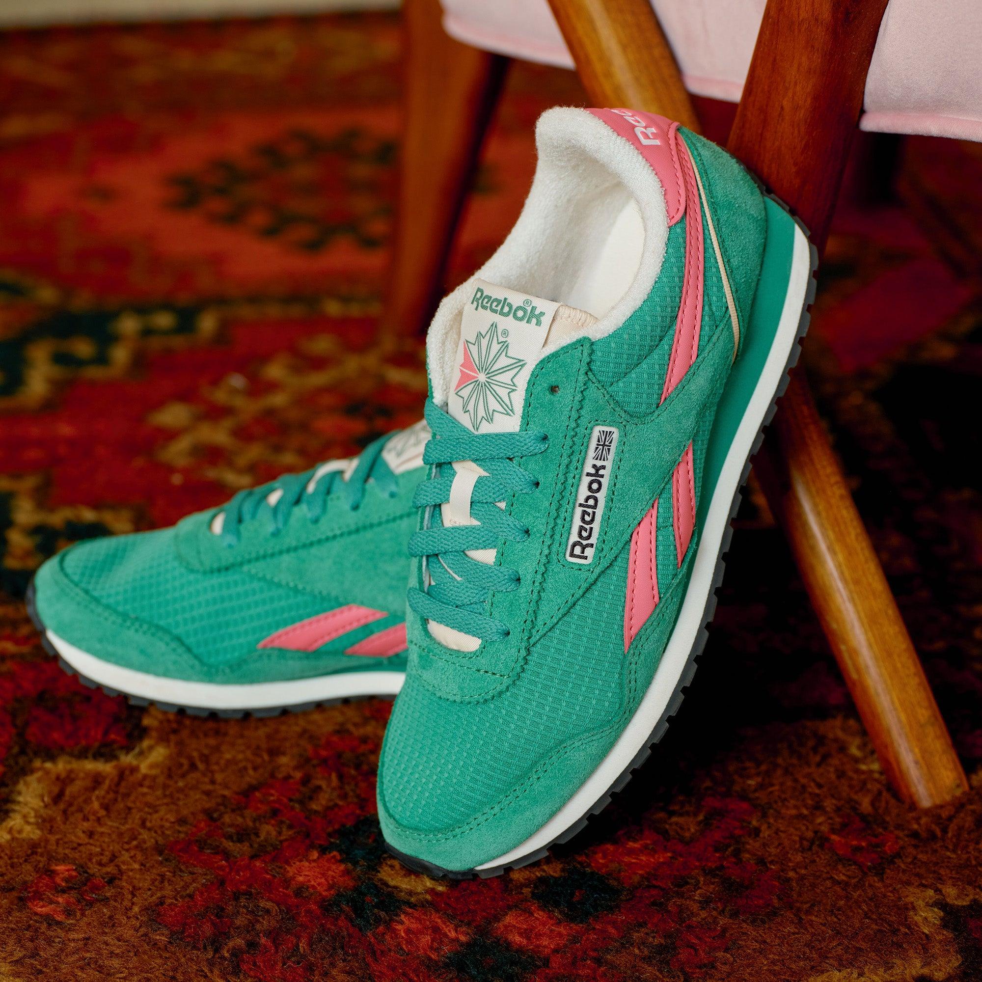 Women's Classic AZ Shoes Product Image