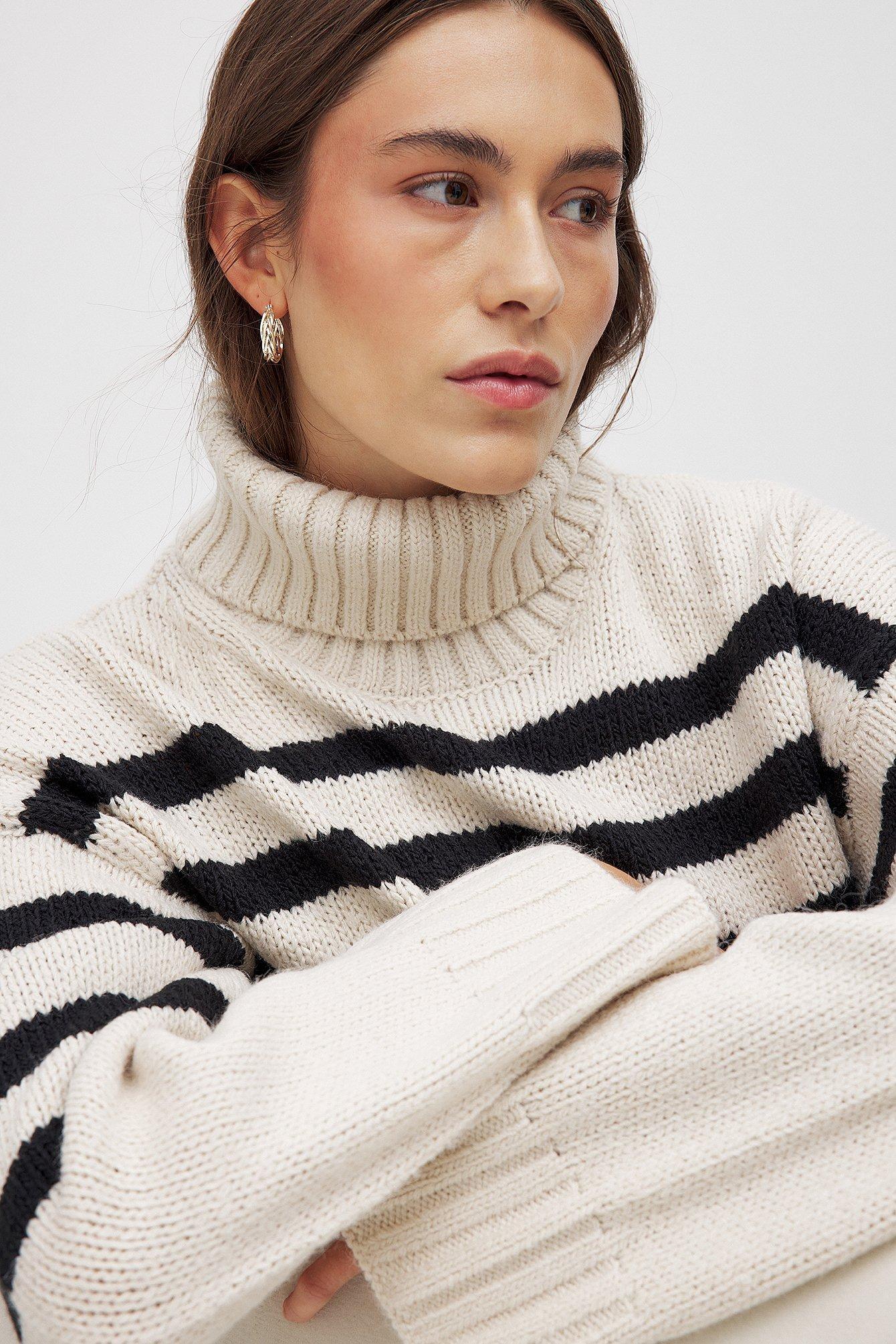 Turtle Neck Knitted Striped Sweater Black Product Image