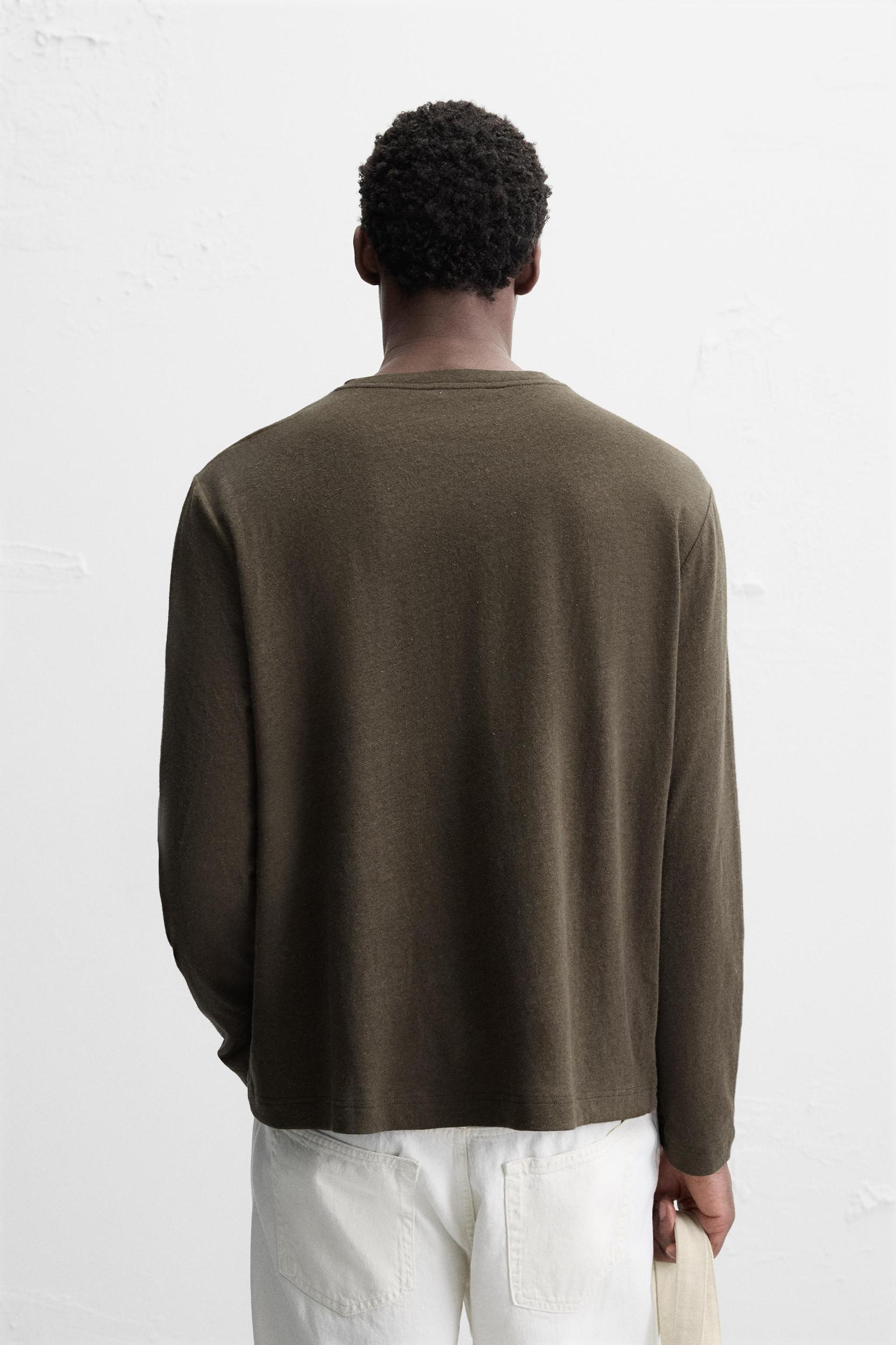 COTTON LINEN BLEND BUTTON NECK T-SHIRT Product Image