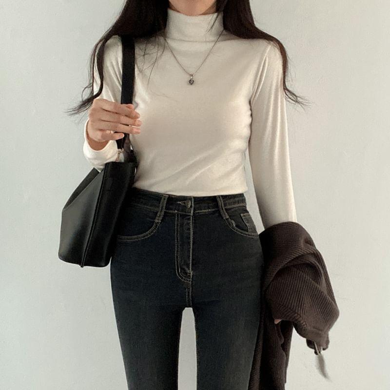 Long-Sleeve Mock Neck Plain T-Shirt Product Image