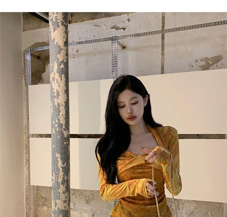 Long-Sleeve V-Neck Jacquard Ruched Slim Fit Crop Top Product Image