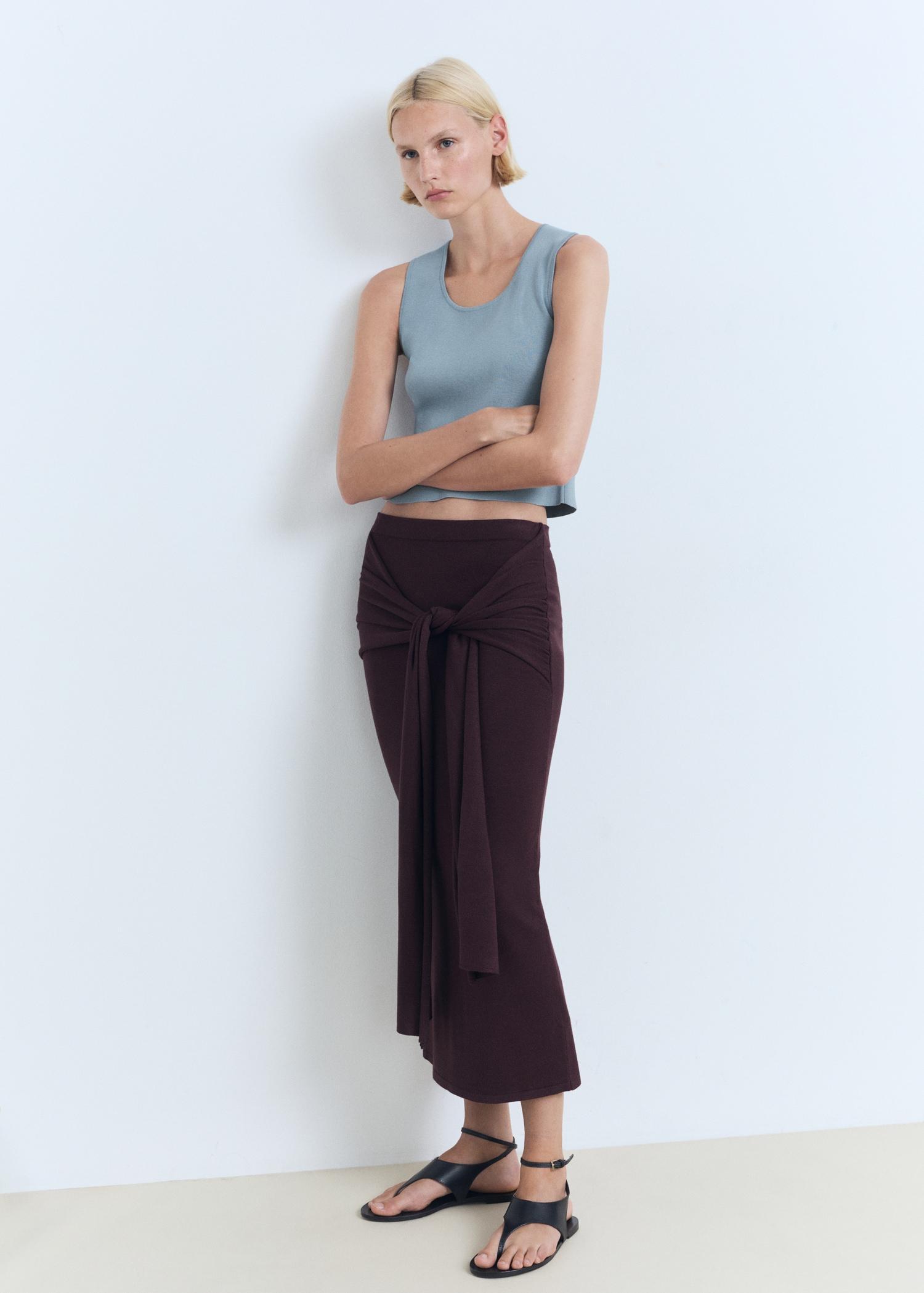 Low-cut knitted crop top - Women | MANGO USA Product Image
