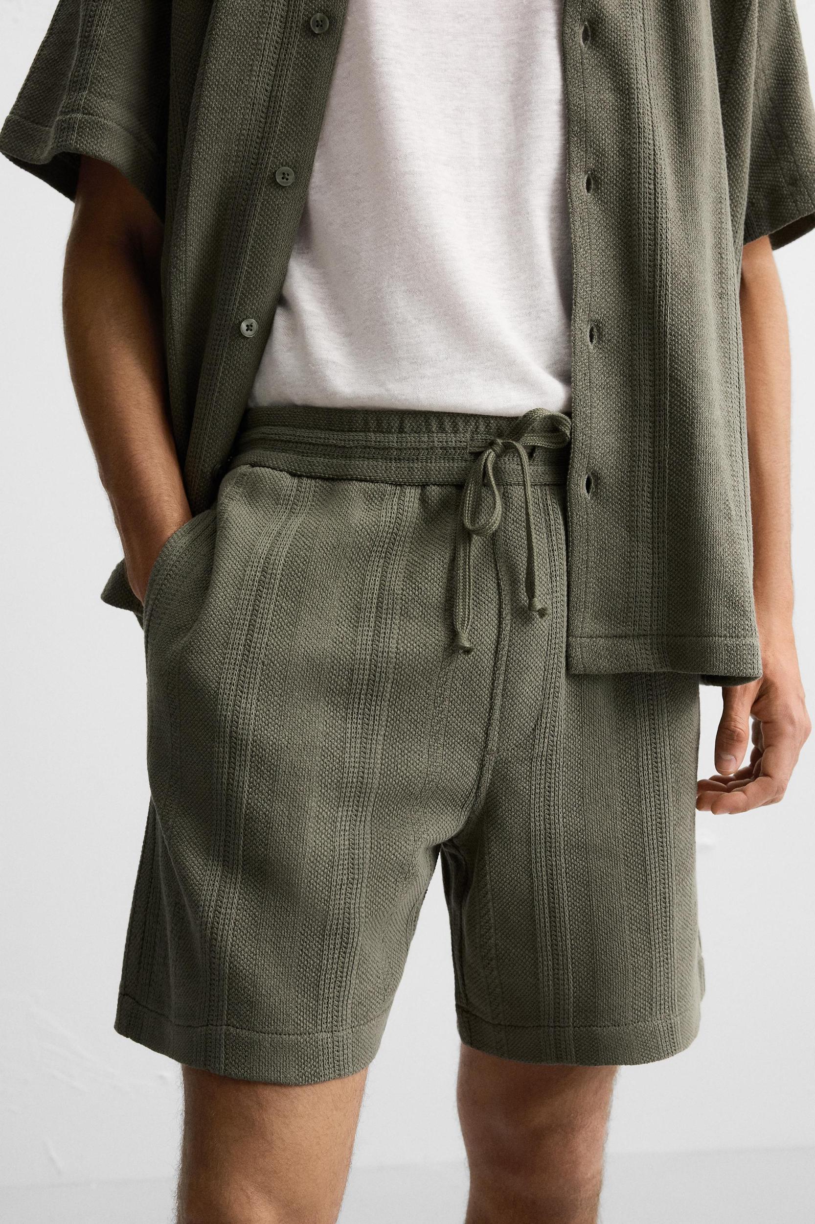JACQUARD TEXTURED SHORTS Product Image