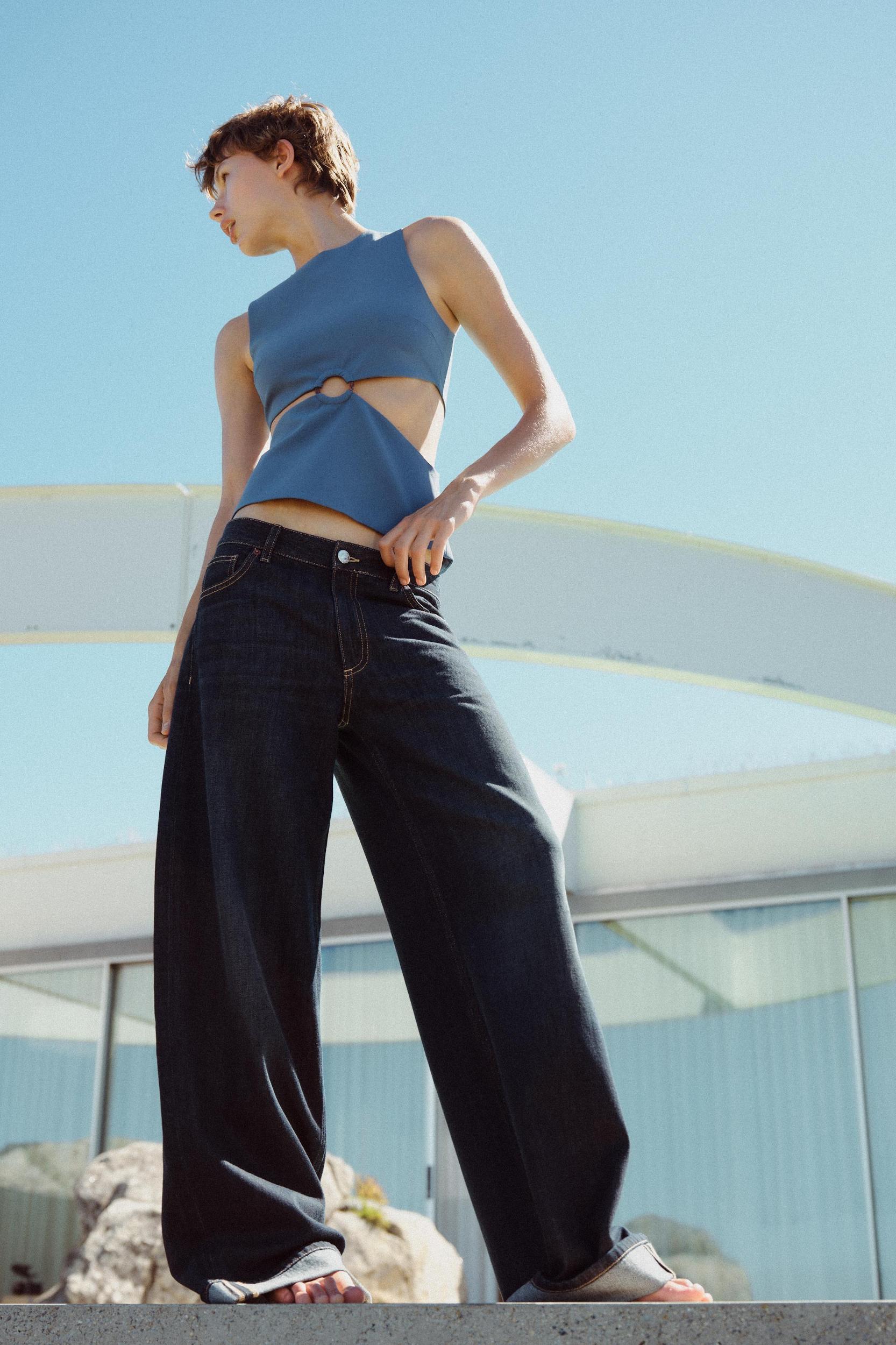 CUT OUT ELASTIC TOP Product Image