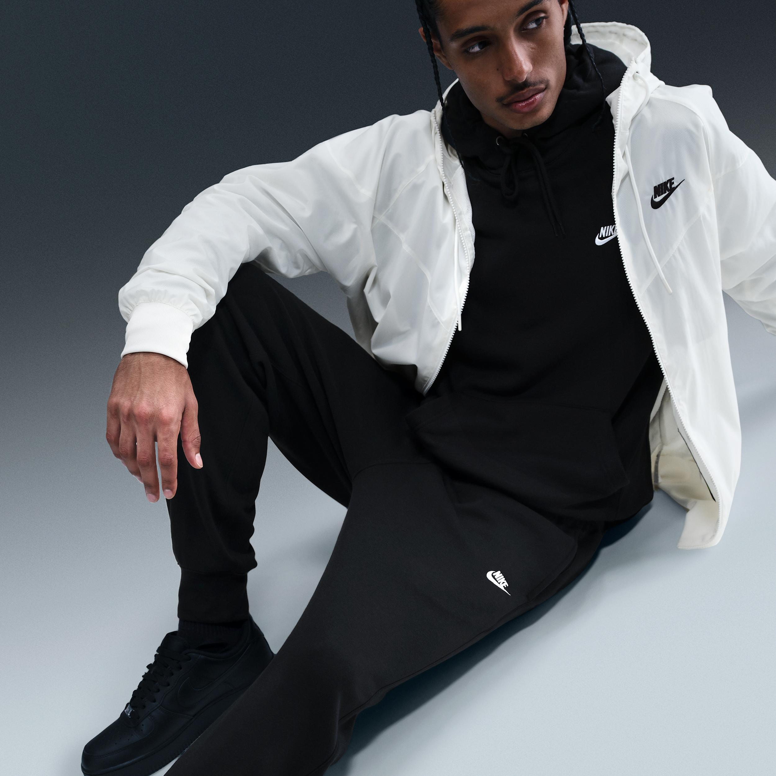 Nike Club Men's Joggers Product Image