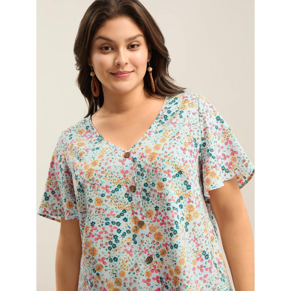Plus Size LightBlue Floral Print V-Neck Flowy Blouse Women Short sleeve V-neck Vacation Blouses BloomChic 18-20/2X Product Image