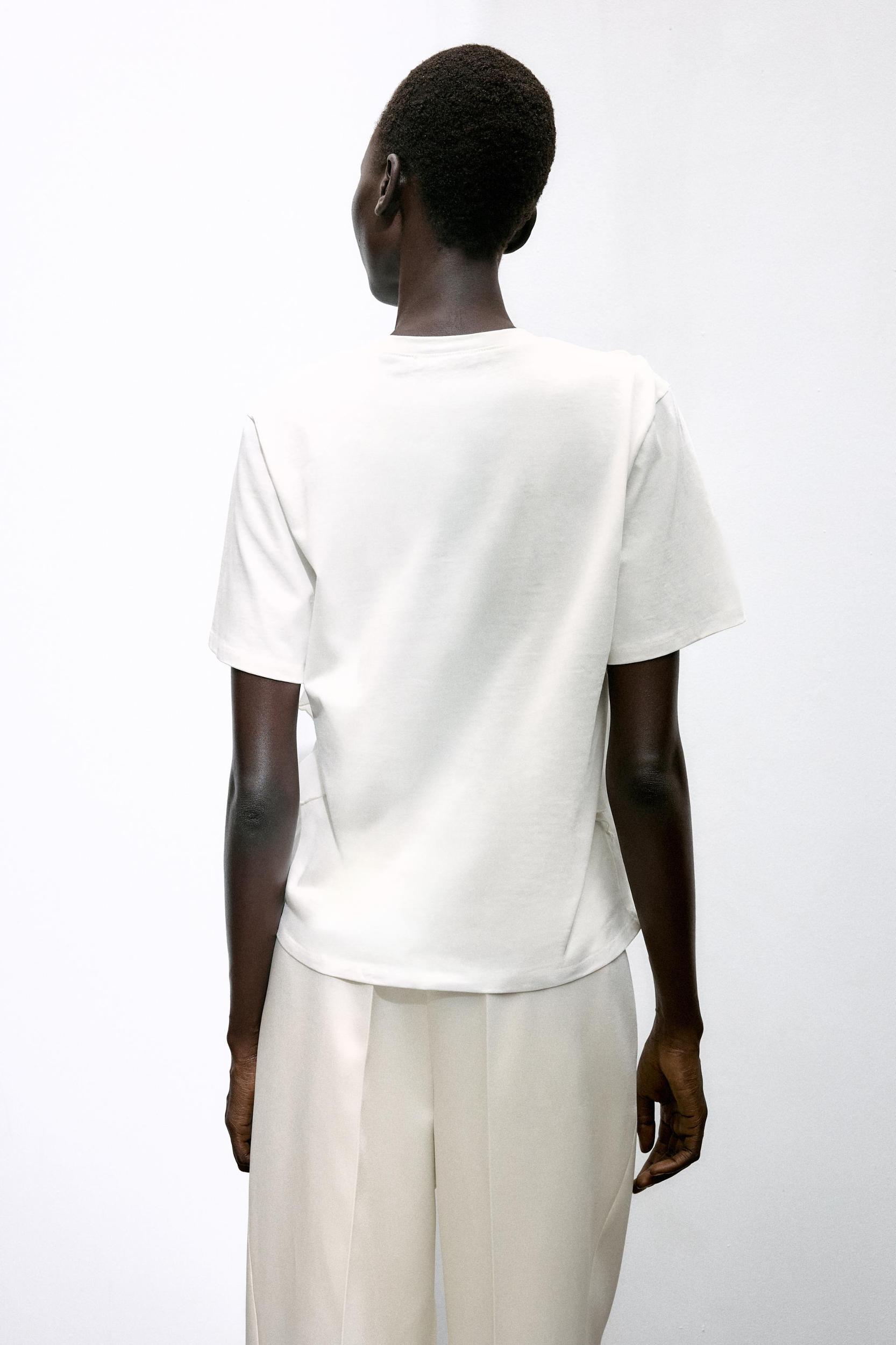 RUFFLE T-SHIRT Product Image