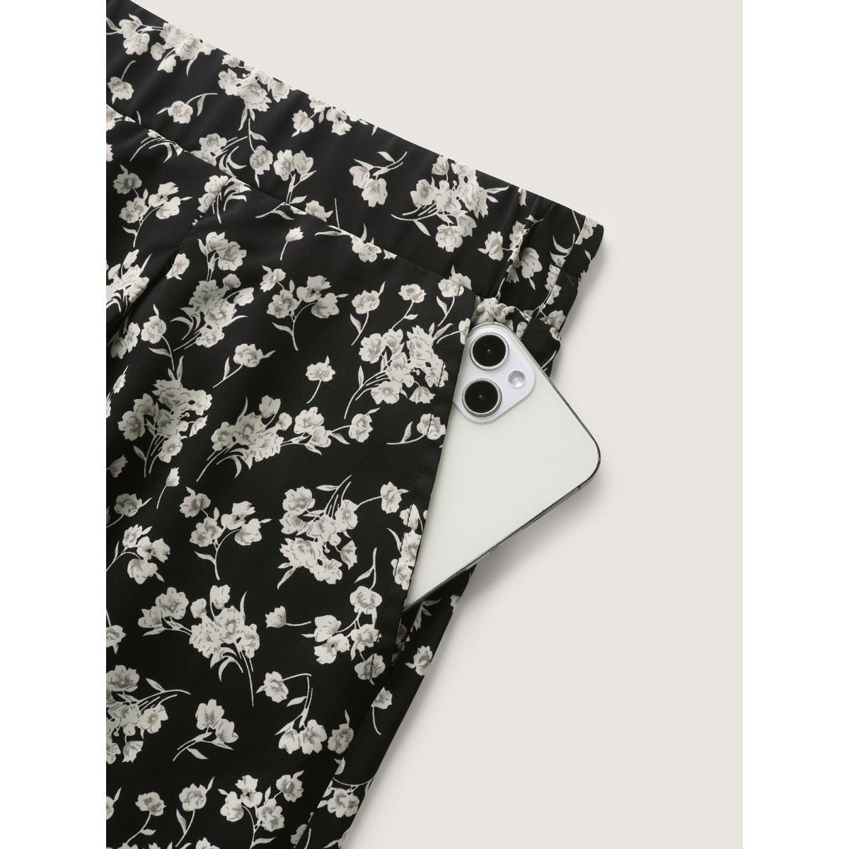 Plus Size Floral Print Wide-Leg Cropped Pants Women BlackFlower Loose Mid Rise Everyday-Elegant Pants BloomChic 12/L Product Image