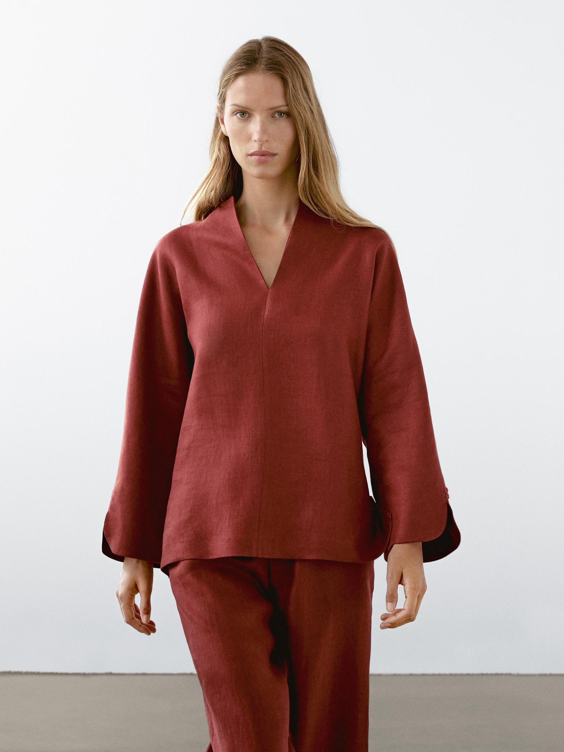 100% linen V-neck blouse Product Image