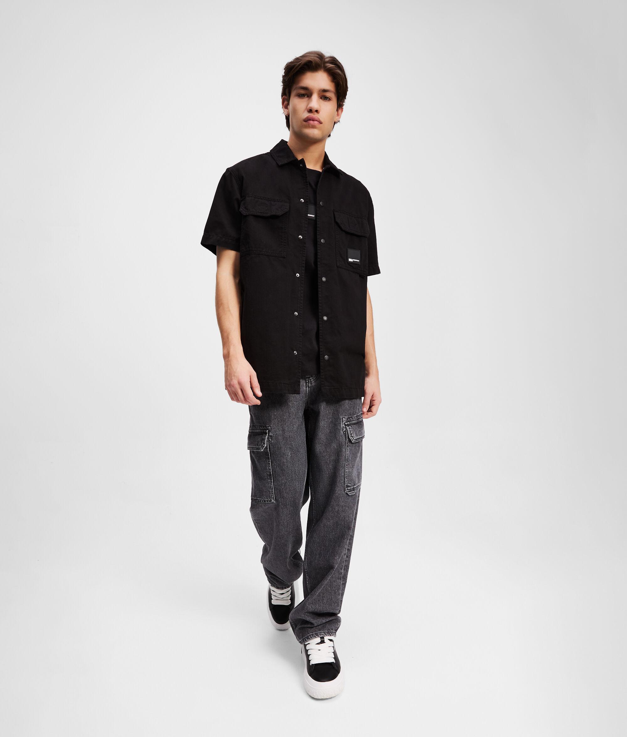 SHORT-SLEEVED BUTTON-UP SHIRT Product Image
