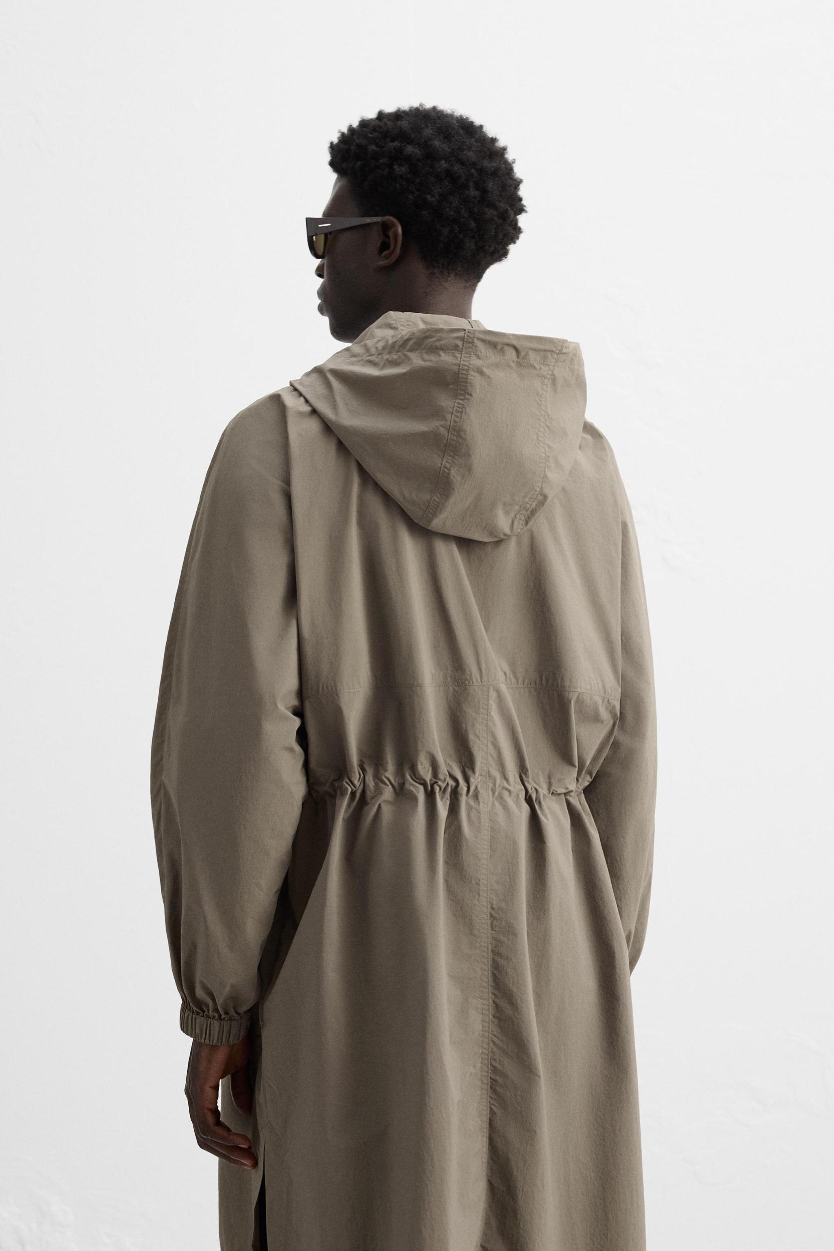 LIGHTWEIGHT TECHNICAL PARKA Product Image