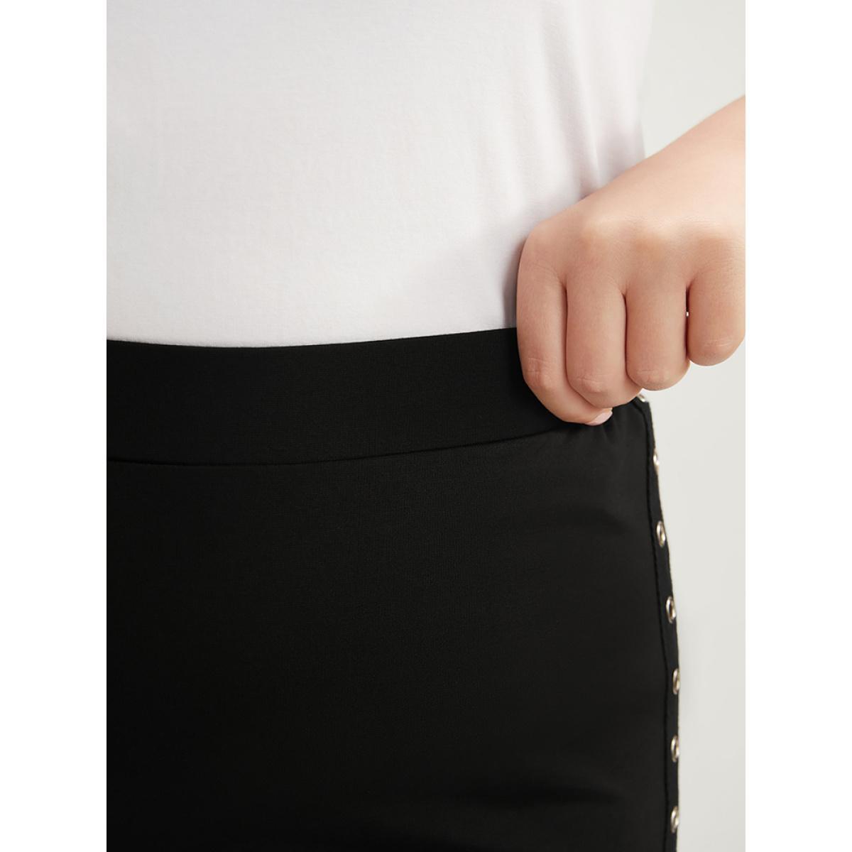 Plus Size Plain Studded Detail Elastic Waist Shorts Women Black Casual Low stretch Skinny High Rise Dailywear Leggings BloomChic 12/L Product Image
