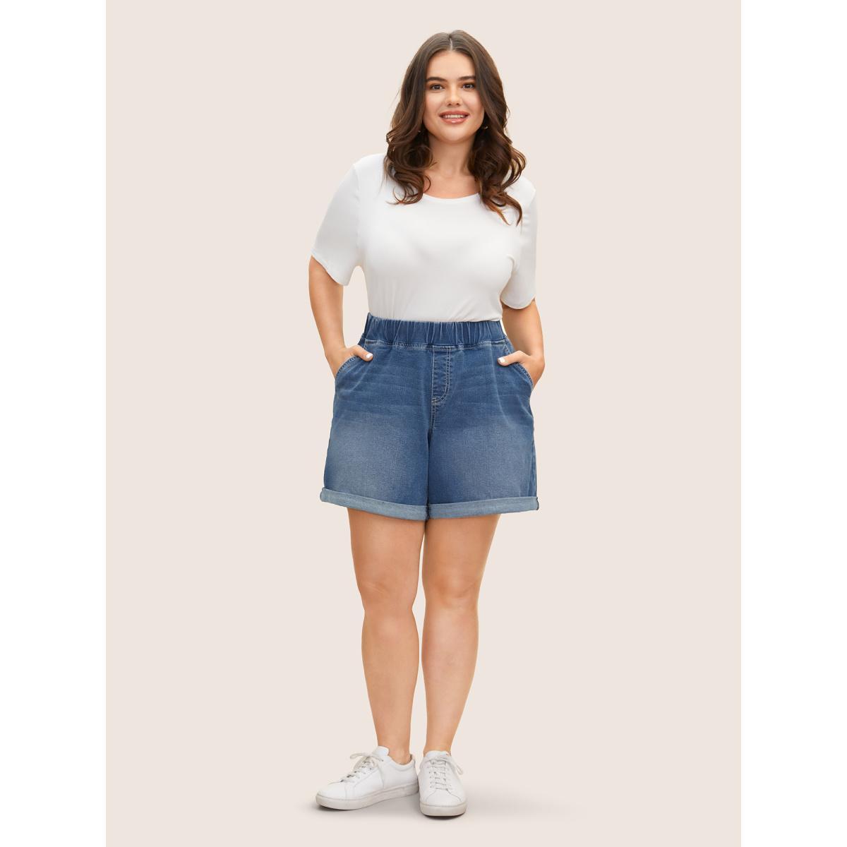 Plus Size Medium Wash Roll Hem Loose Denim Shorts Women Denimblue Roll Hem High stretch Everyday Slanted pocket Casual Denim Shorts BloomChic 14/1X Product Image