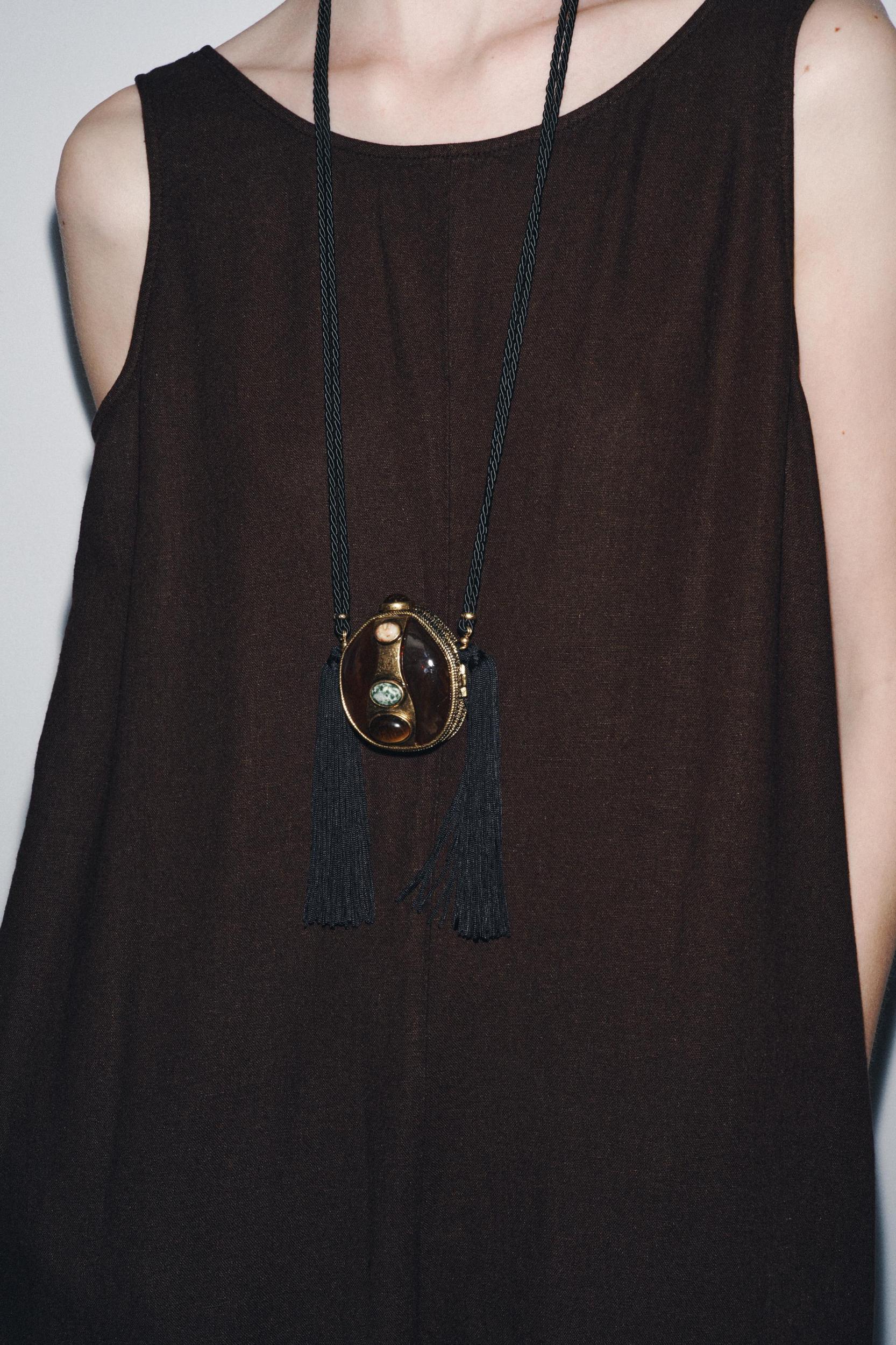 CORD AND STONE BOX NECKLACE Product Image