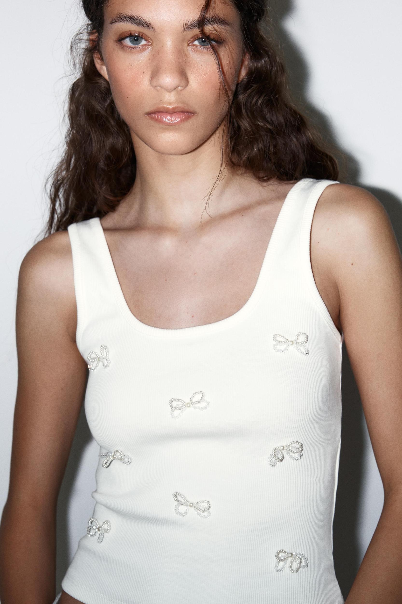 RHINESTONE AND PEARL BOW T-SHIRT Product Image