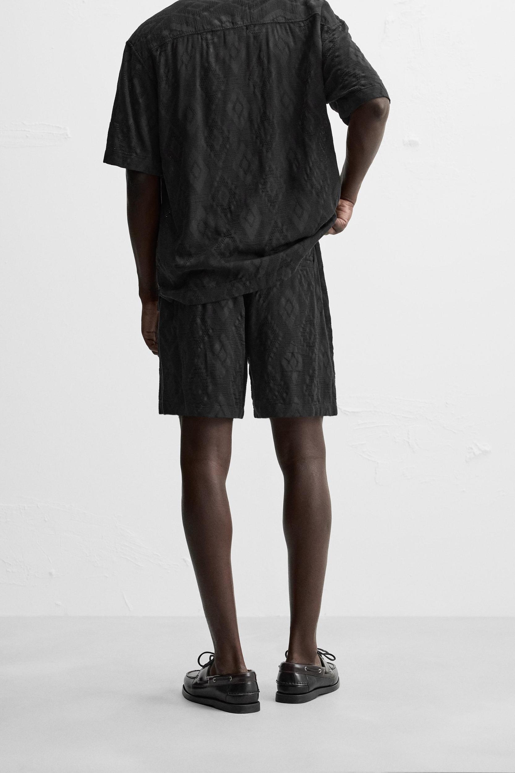 GEOMETRIC JACQUARD SHORTS Product Image