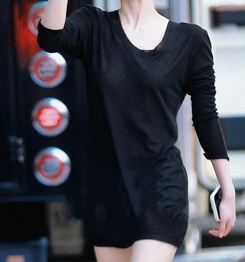 Long Sleeve Scoop Neck Plain Tee Product Image