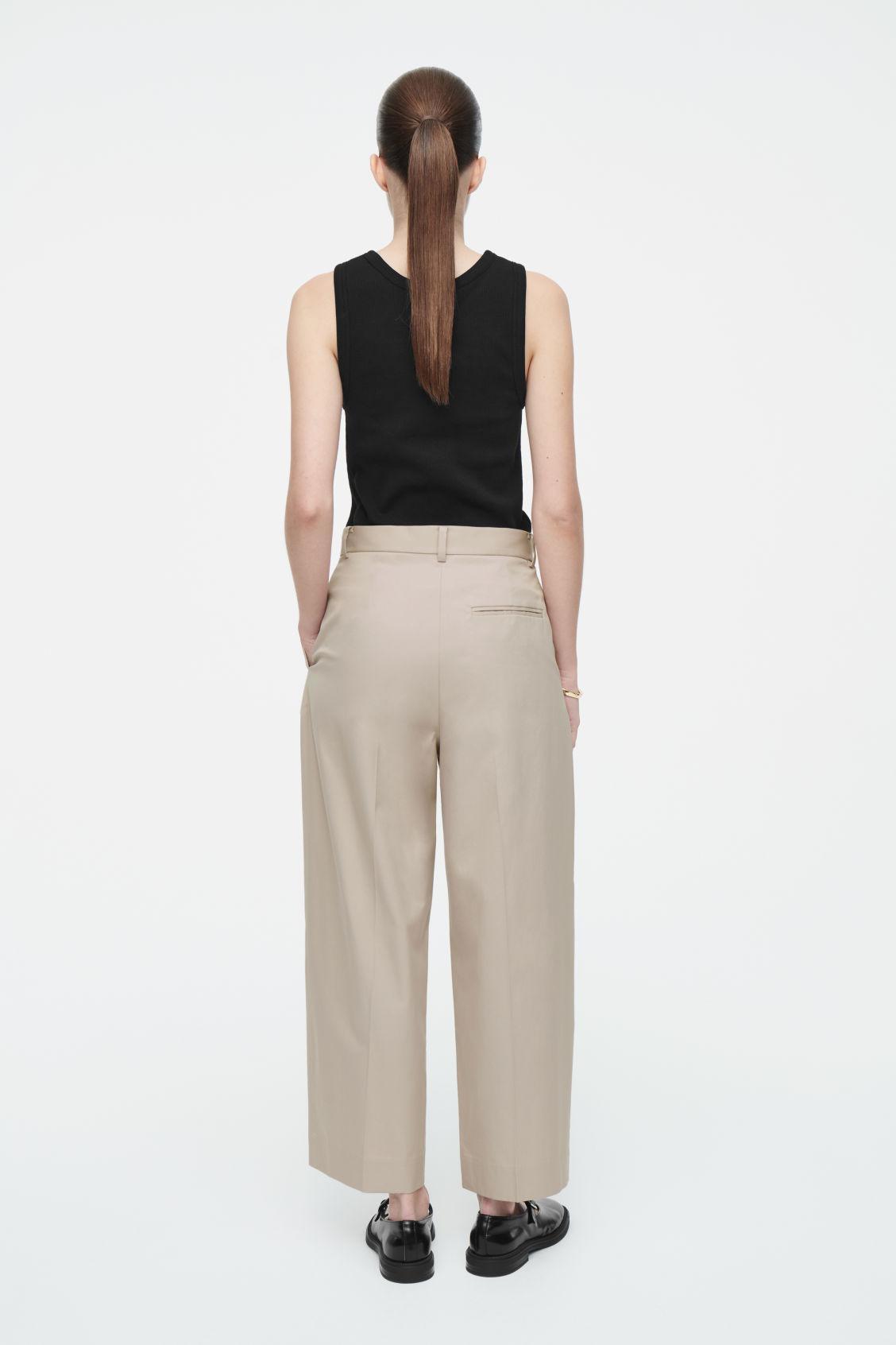 PLEATED BARREL-LEG COTTON PANTS Product Image