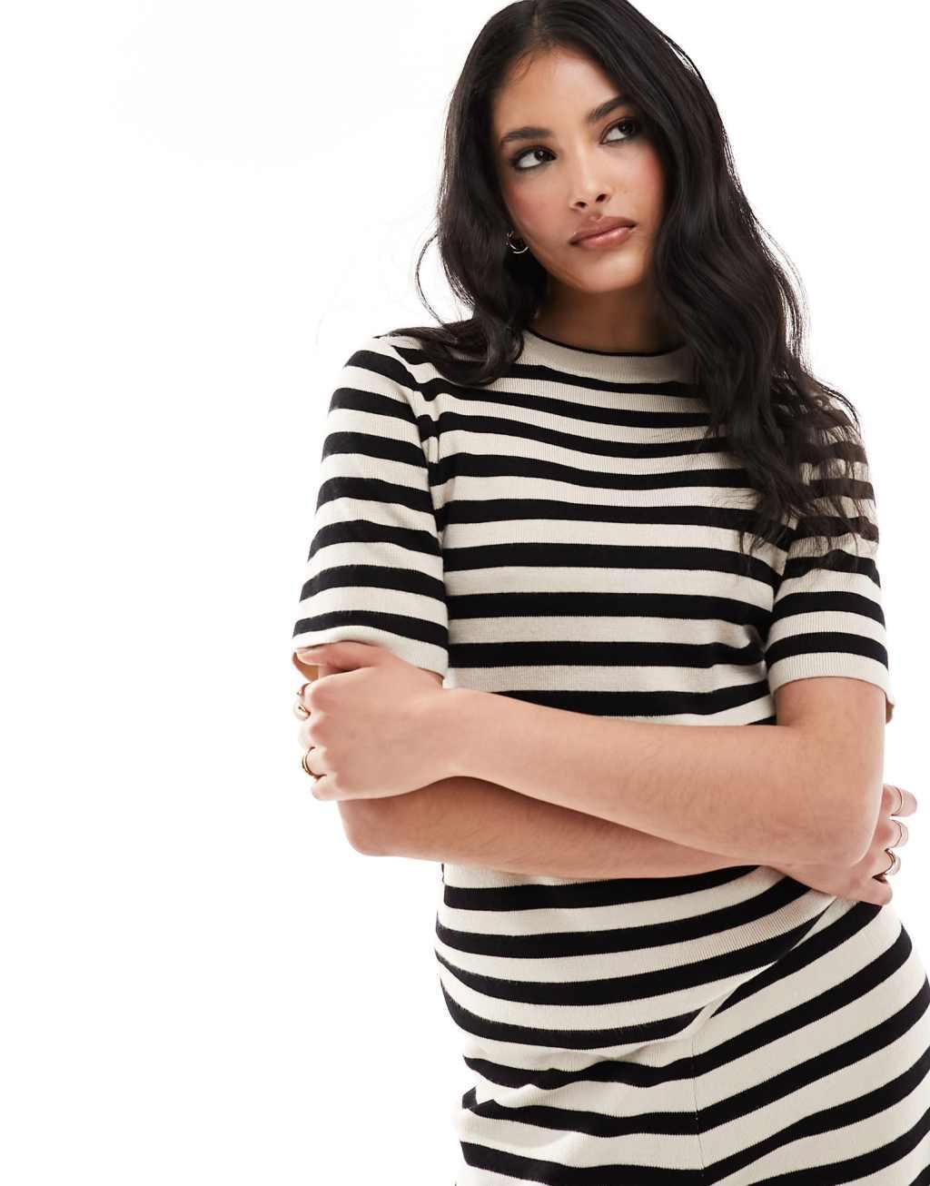 Object short sleeved knit T-shirt in monochrome stripe - part of a set Product Image