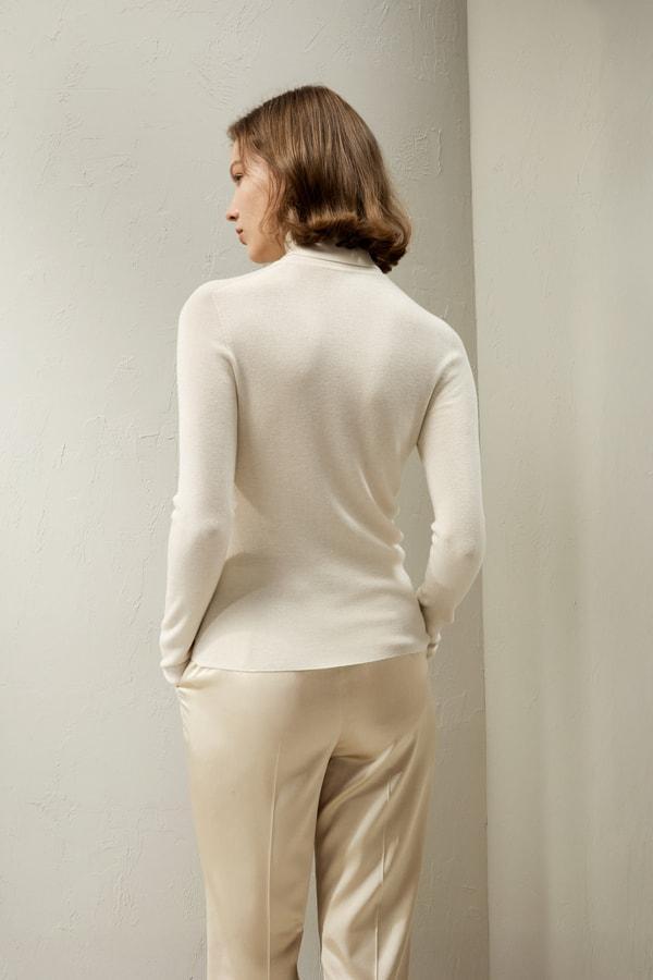 Seamless Silk-Cashmere Blend Turtleneck Sweater Product Image
