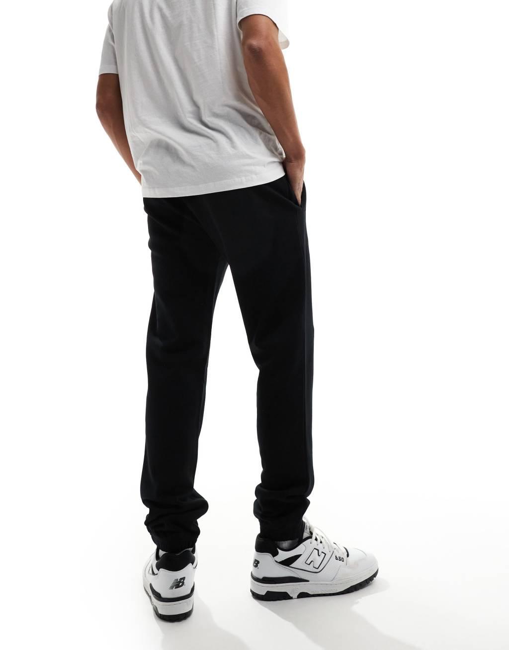 Fred Perry loopback sweatpants in black Product Image